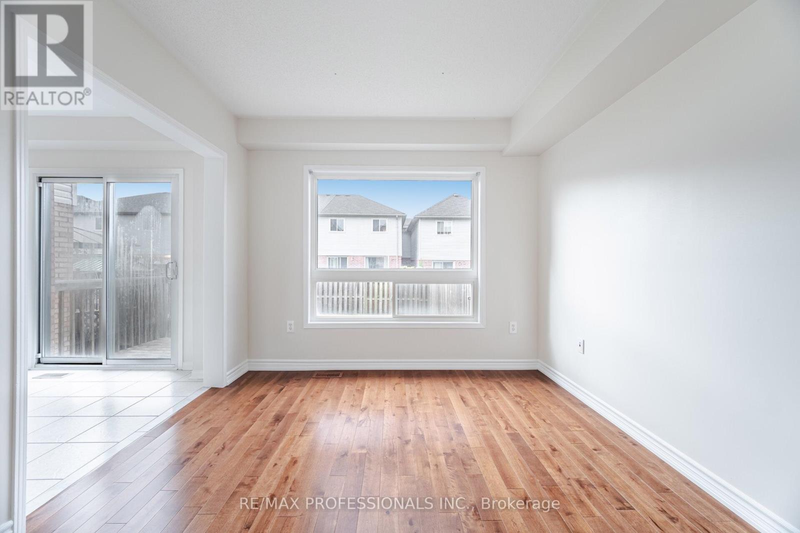 6155 Rowers Crescent, Mississauga, Ontario  L5V 3A1 - Photo 9 - W12474011