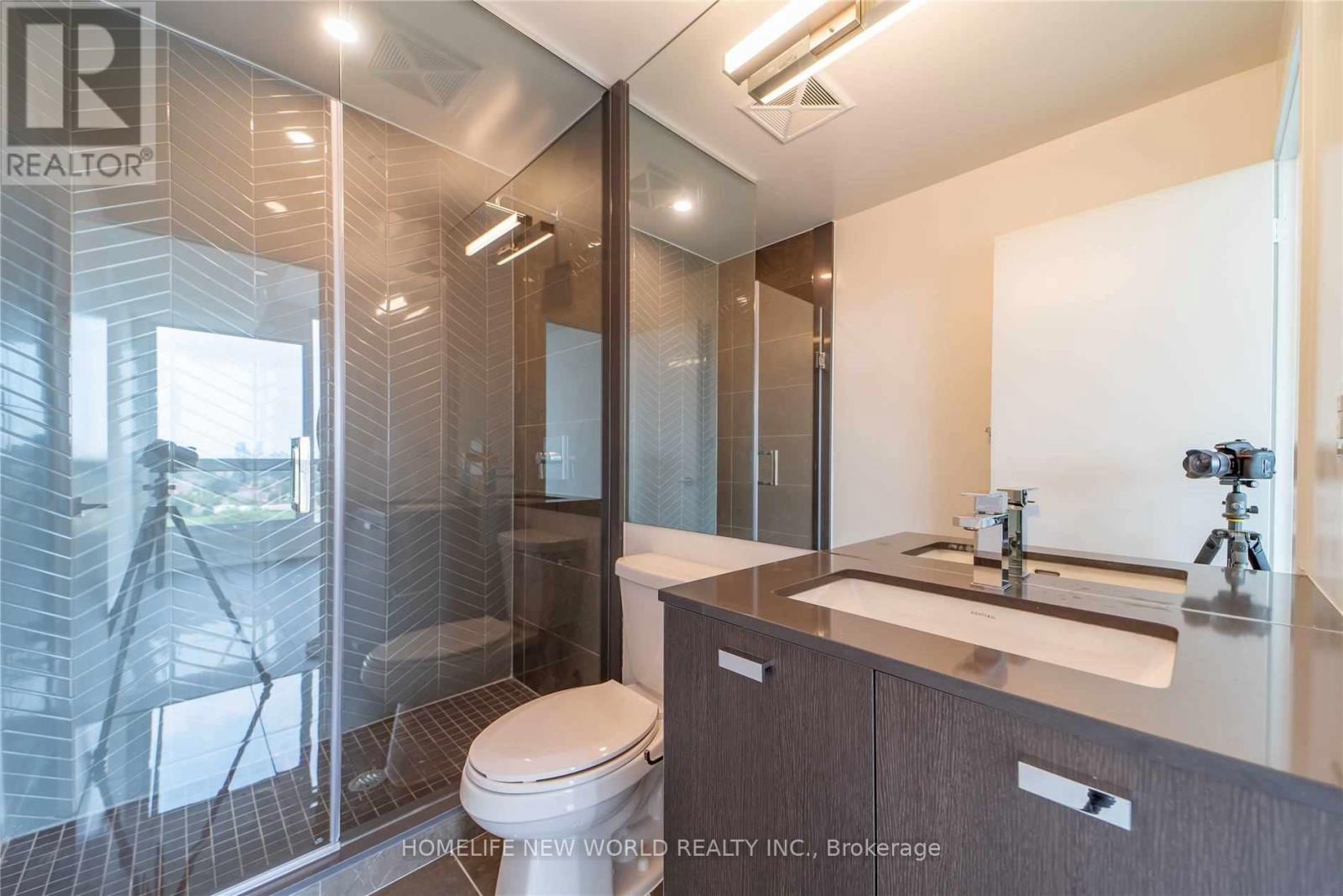 910 - 10 De Boers Drive, Toronto, Ontario  M3J 0L6 - Photo 11 - W12474016