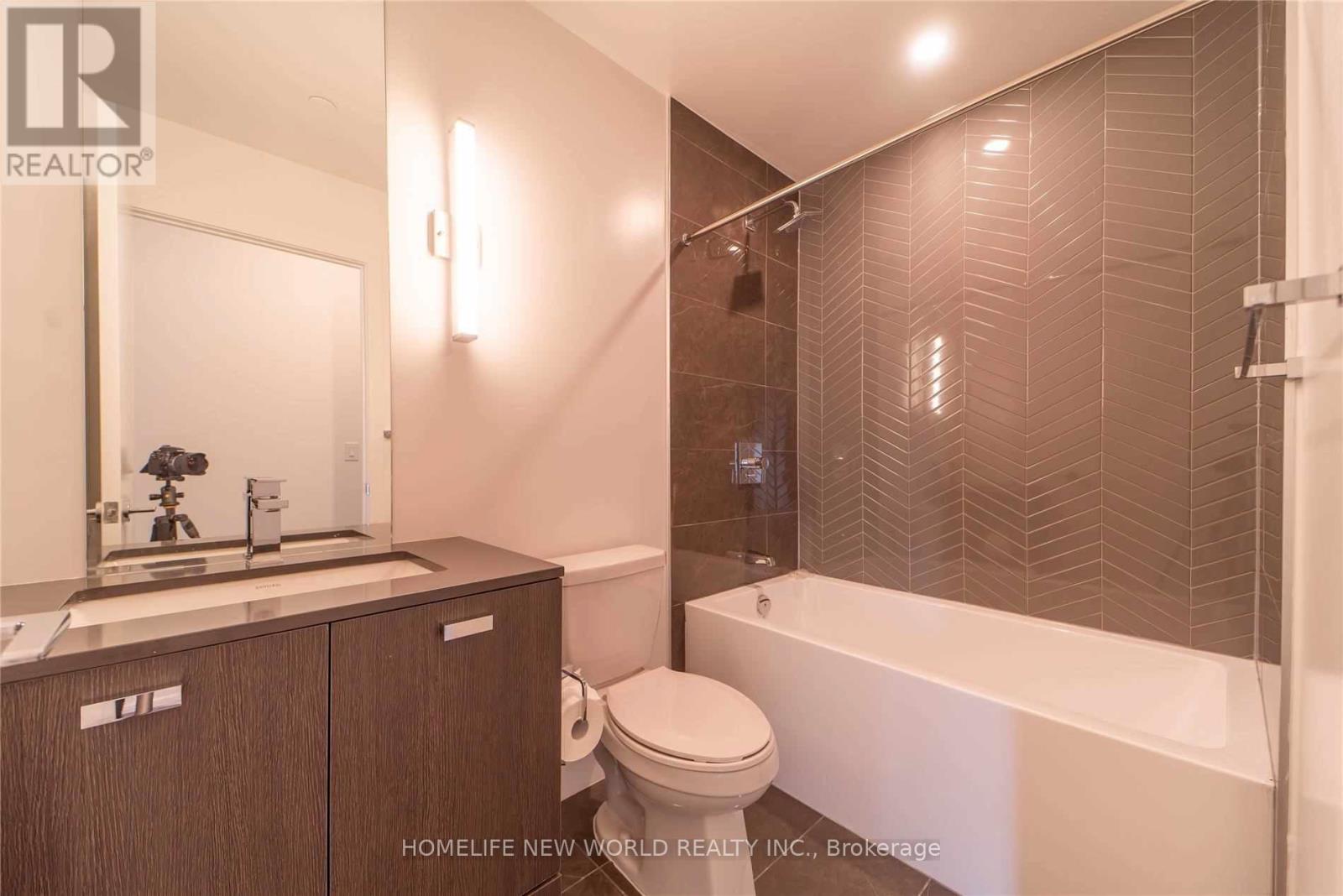 910 - 10 De Boers Drive, Toronto, Ontario  M3J 0L6 - Photo 12 - W12474016