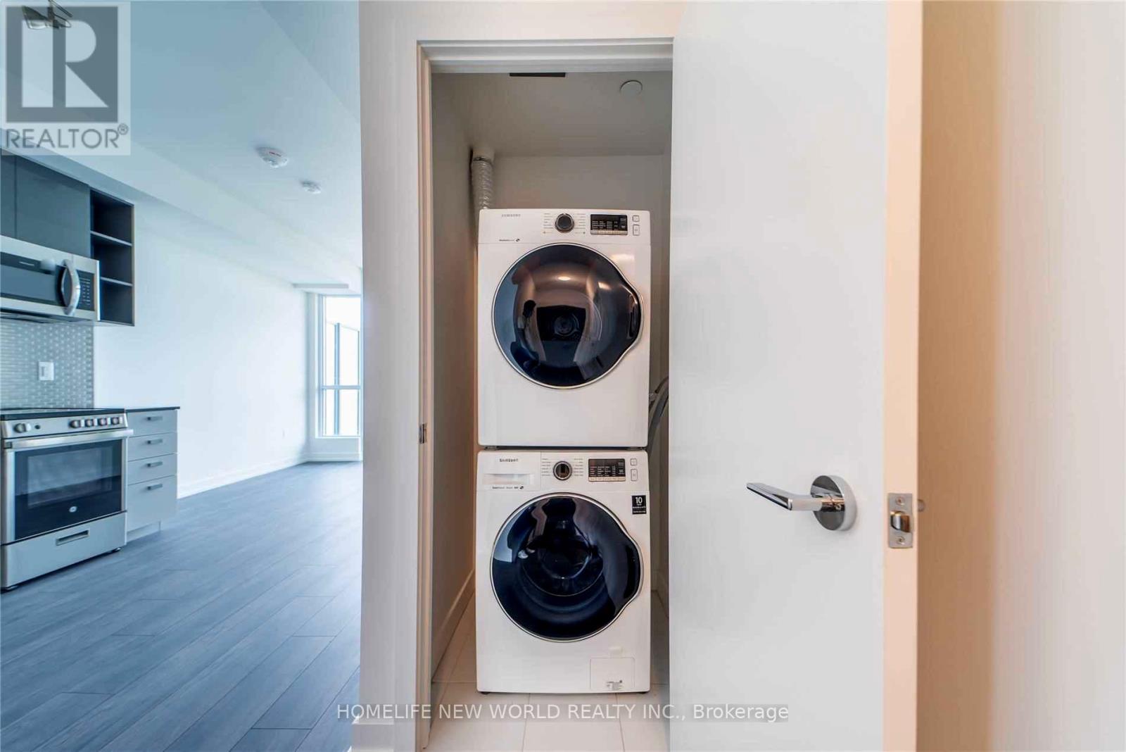 910 - 10 De Boers Drive, Toronto, Ontario  M3J 0L6 - Photo 6 - W12474016