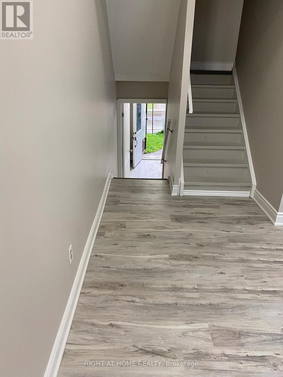 4 - 180 Mississauga Valley Boulevard, Mississauga, Ontario  L5A 3M2 - Photo 1 - W12474034