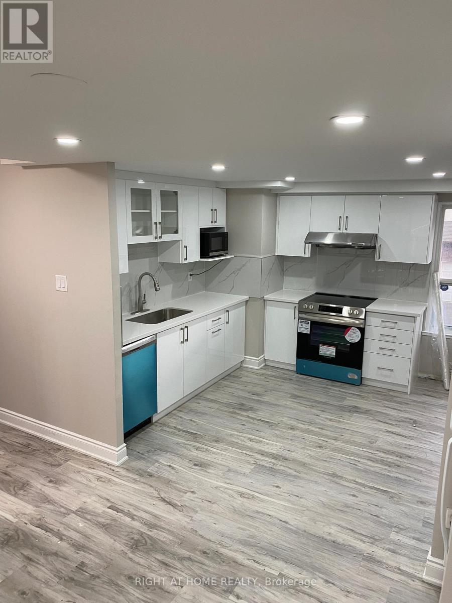 4 - 180 Mississauga Valley Boulevard, Mississauga, Ontario  L5A 3M2 - Photo 6 - W12474034