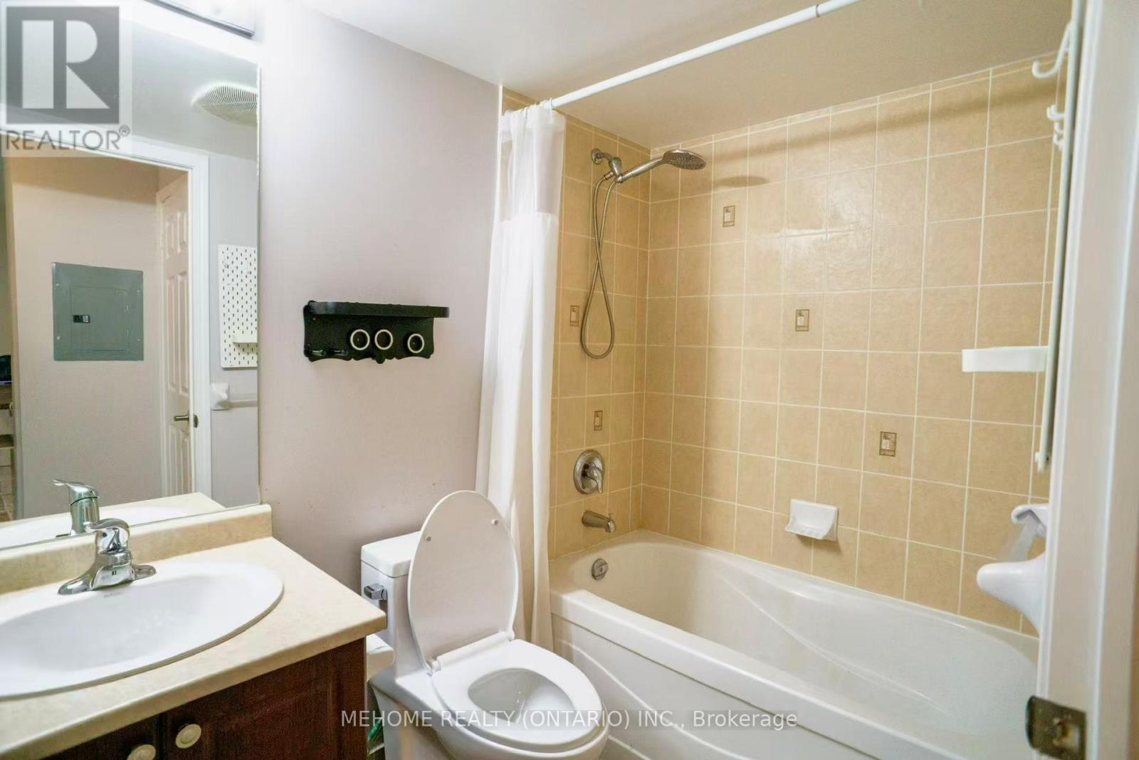617 - 335 Rathburn Road W, Mississauga, Ontario  L5B 0C8 - Photo 10 - W12474075