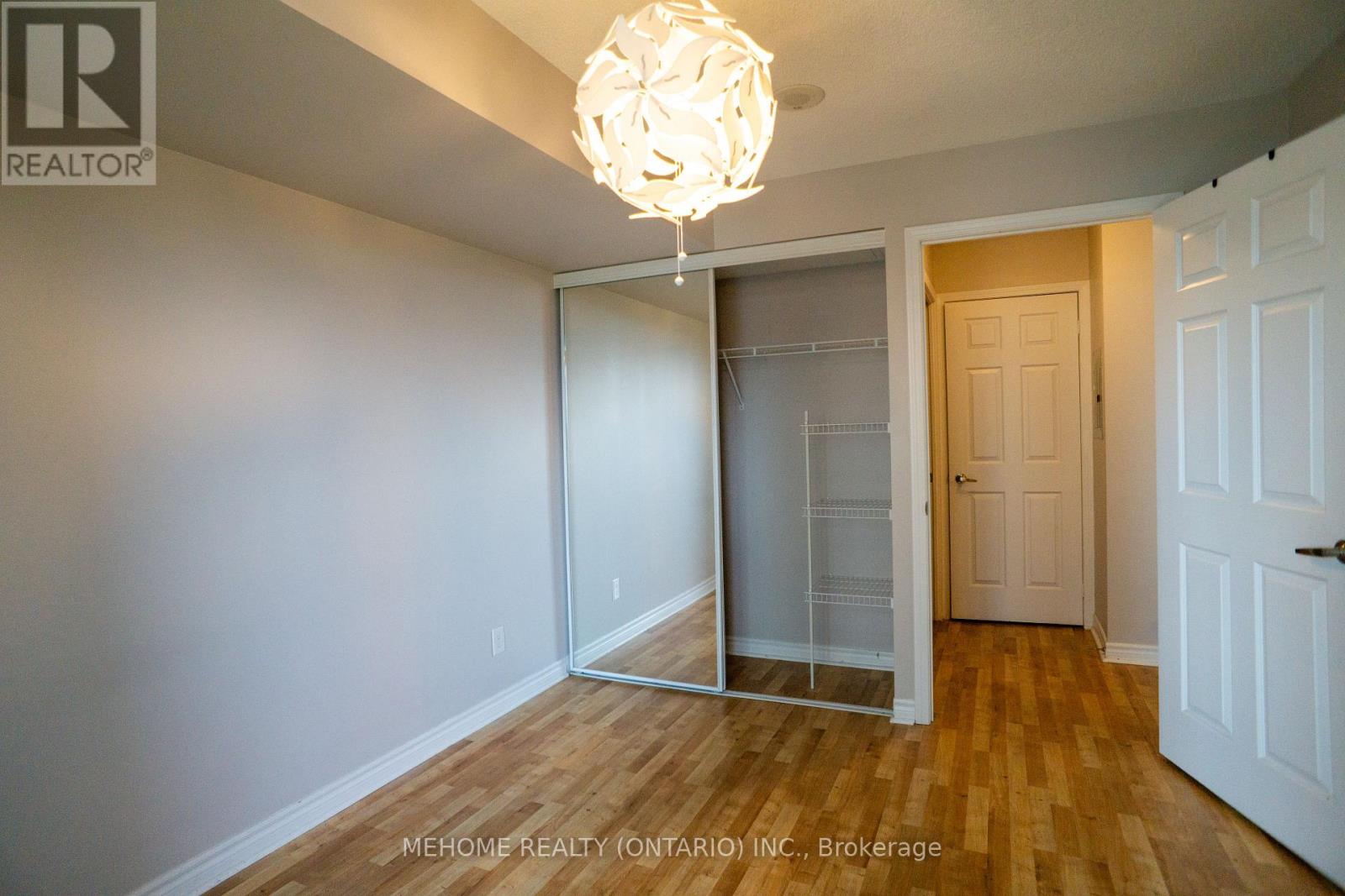 617 - 335 Rathburn Road W, Mississauga, Ontario  L5B 0C8 - Photo 11 - W12474075