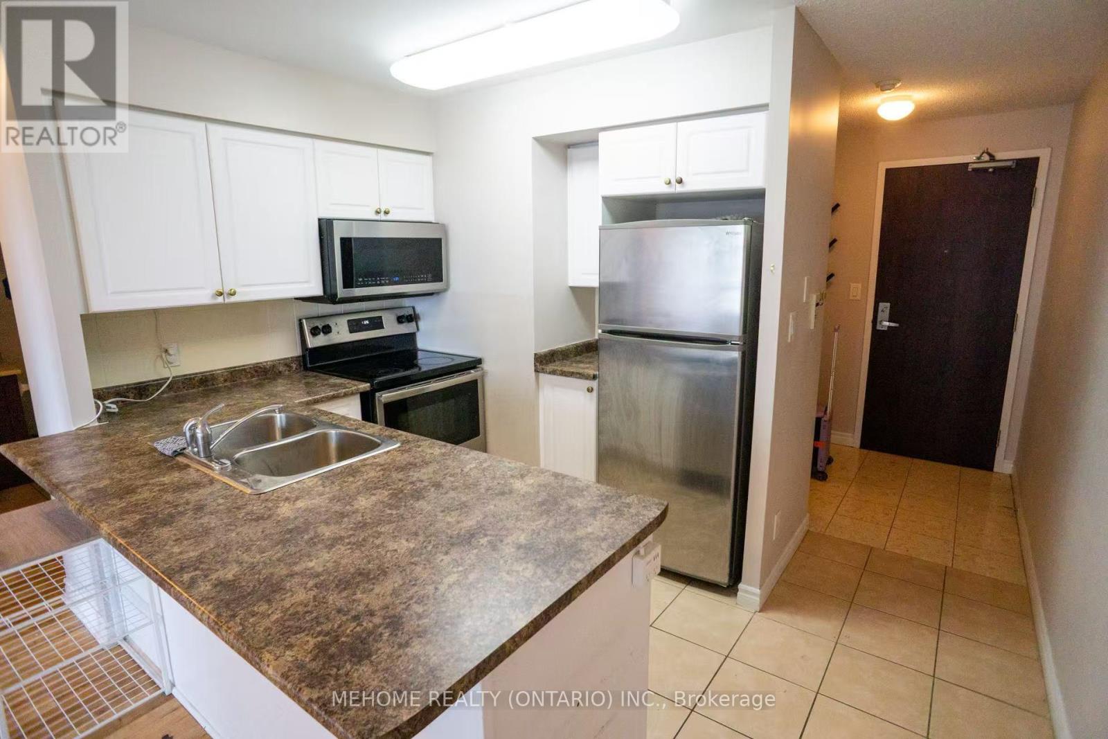 617 - 335 Rathburn Road W, Mississauga, Ontario  L5B 0C8 - Photo 6 - W12474075