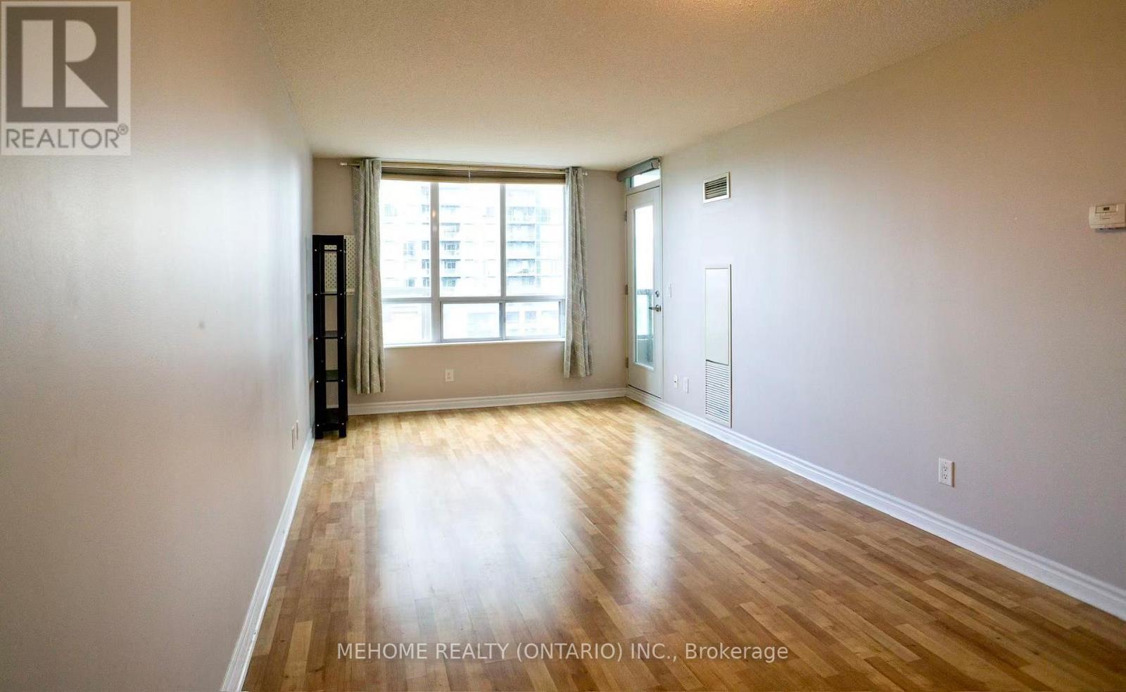 617 - 335 Rathburn Road W, Mississauga, Ontario  L5B 0C8 - Photo 8 - W12474075