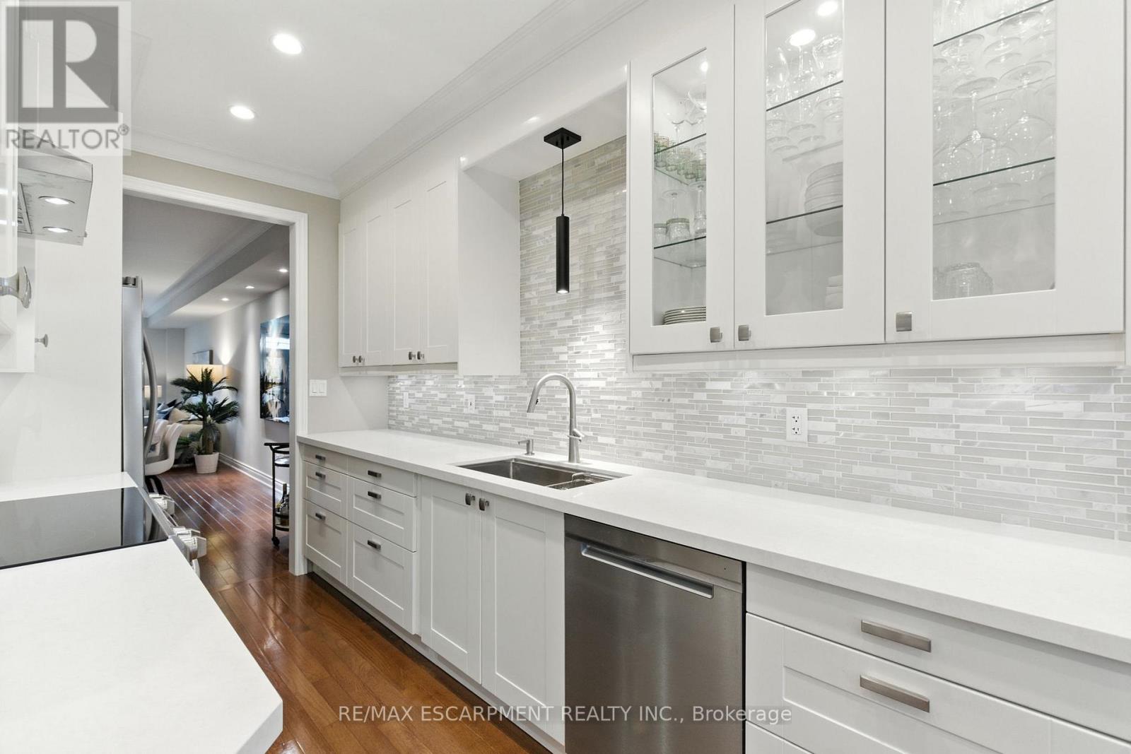 3 - 117 Nelson Street, Oakville, Ontario  L6L 3J1 - Photo 12 - W12474086