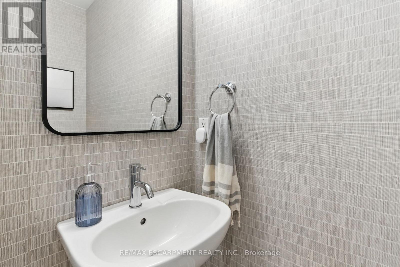 3 - 117 Nelson Street, Oakville, Ontario  L6L 3J1 - Photo 18 - W12474086