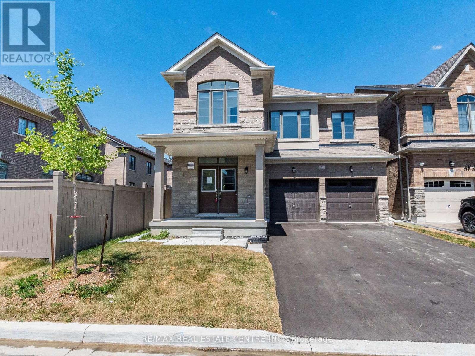 20 Fuller Street, Brampton, Ontario  L6X 5S3 - Photo 2 - W12474091