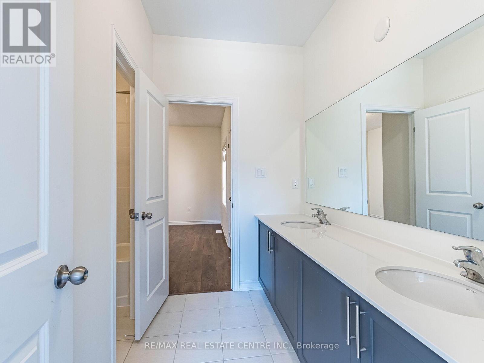 20 Fuller Street, Brampton, Ontario  L6X 5S3 - Photo 38 - W12474091