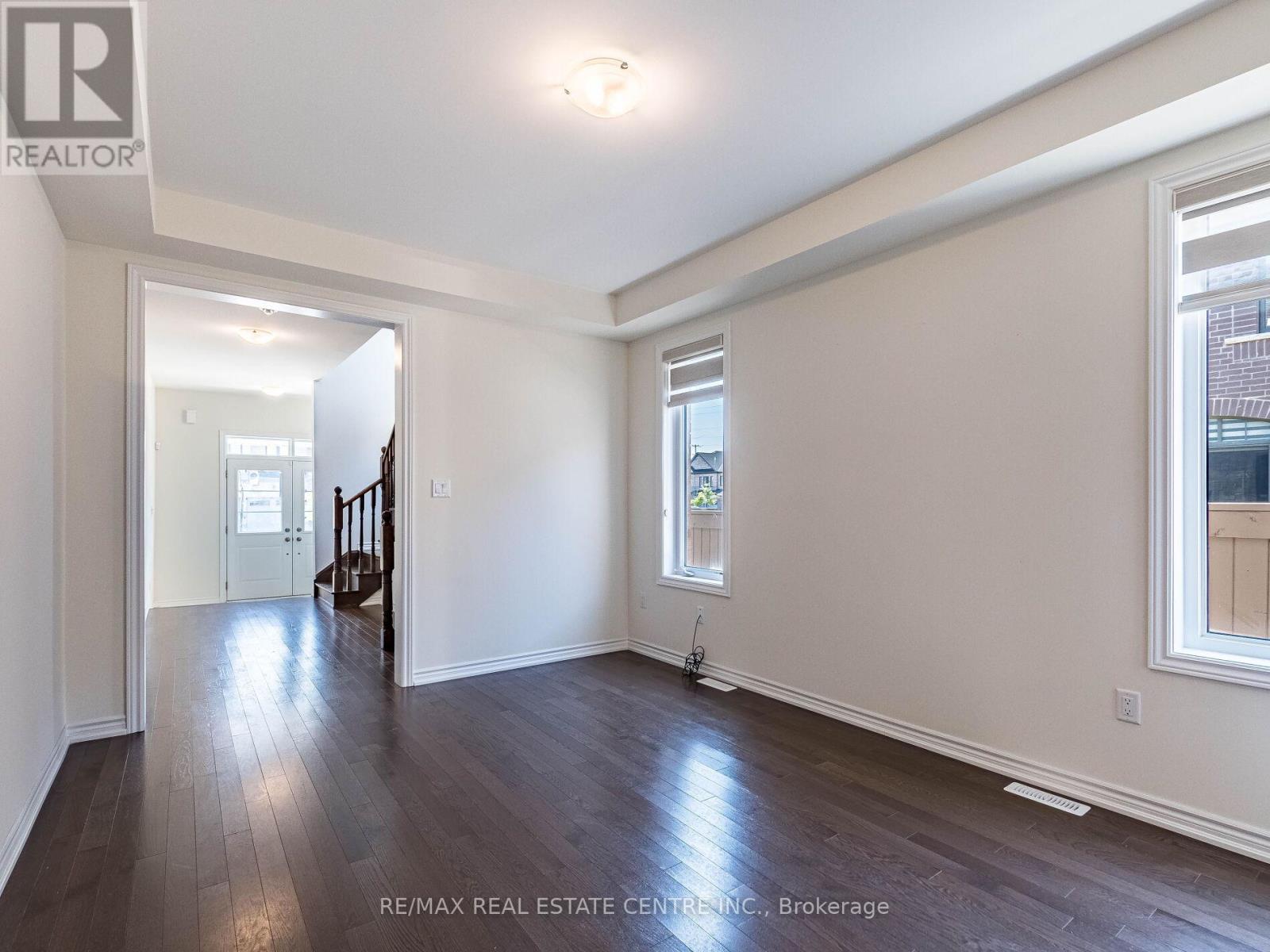 20 Fuller Street, Brampton, Ontario  L6X 5S3 - Photo 8 - W12474091