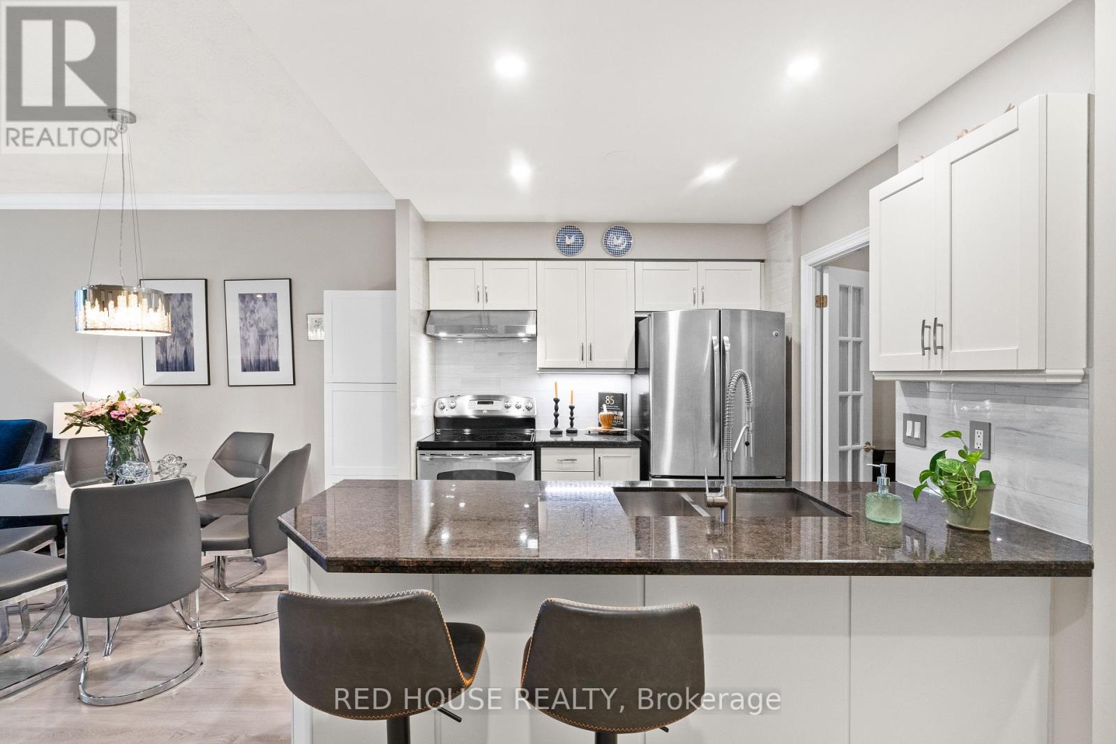 Ph906 - 50 Old Mill Road, Oakville, Ontario  L6J 7W1 - Photo 8 - W12474101