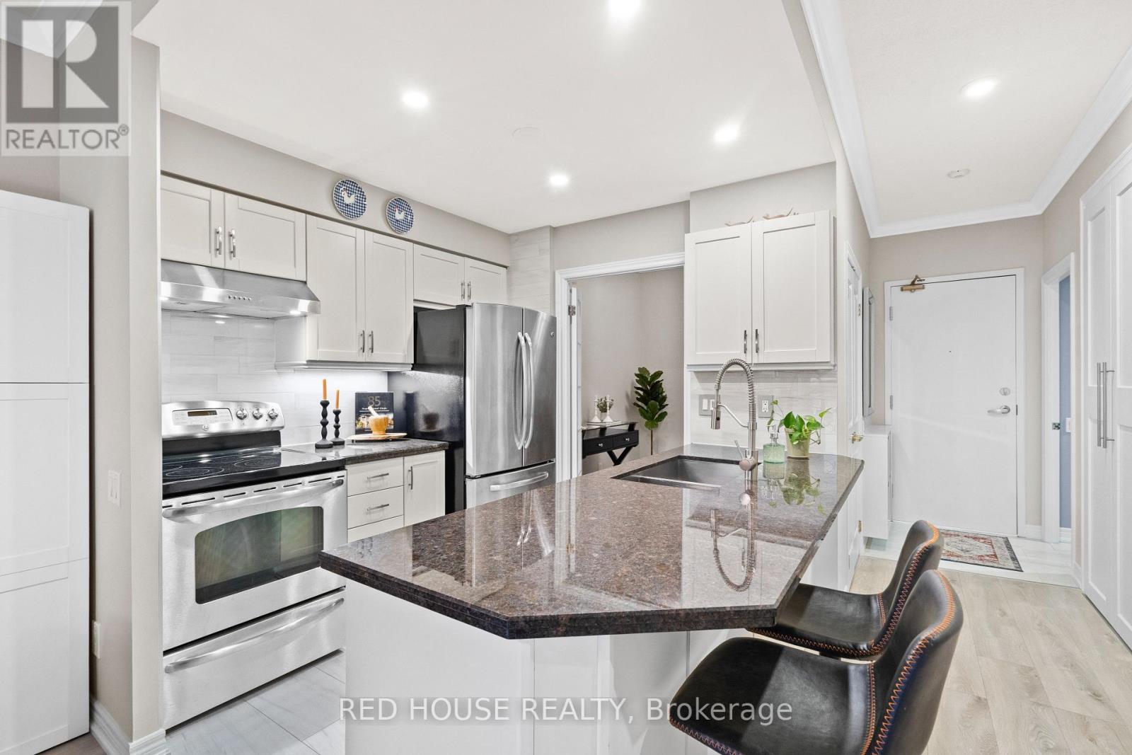 Ph906 - 50 Old Mill Road, Oakville, Ontario  L6J 7W1 - Photo 9 - W12474101