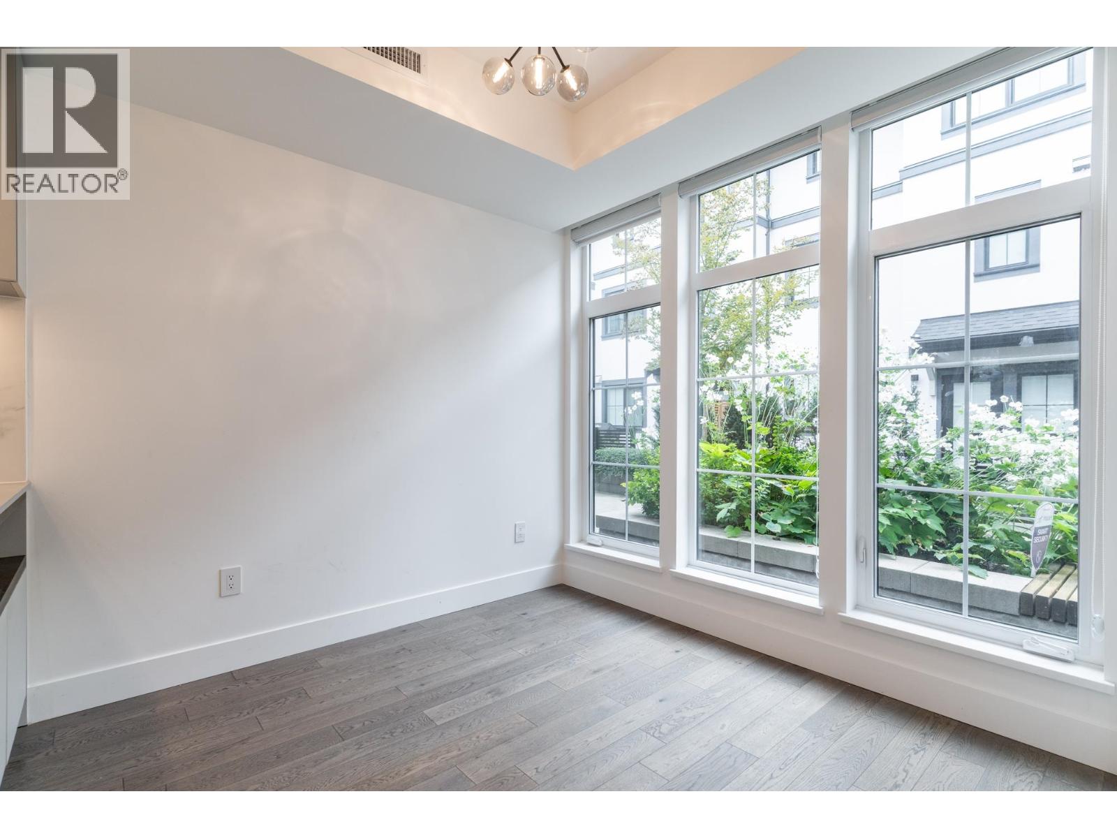125 2070 Curling Road, North Vancouver, British Columbia  V7P 0C9 - Photo 5 - R3059811