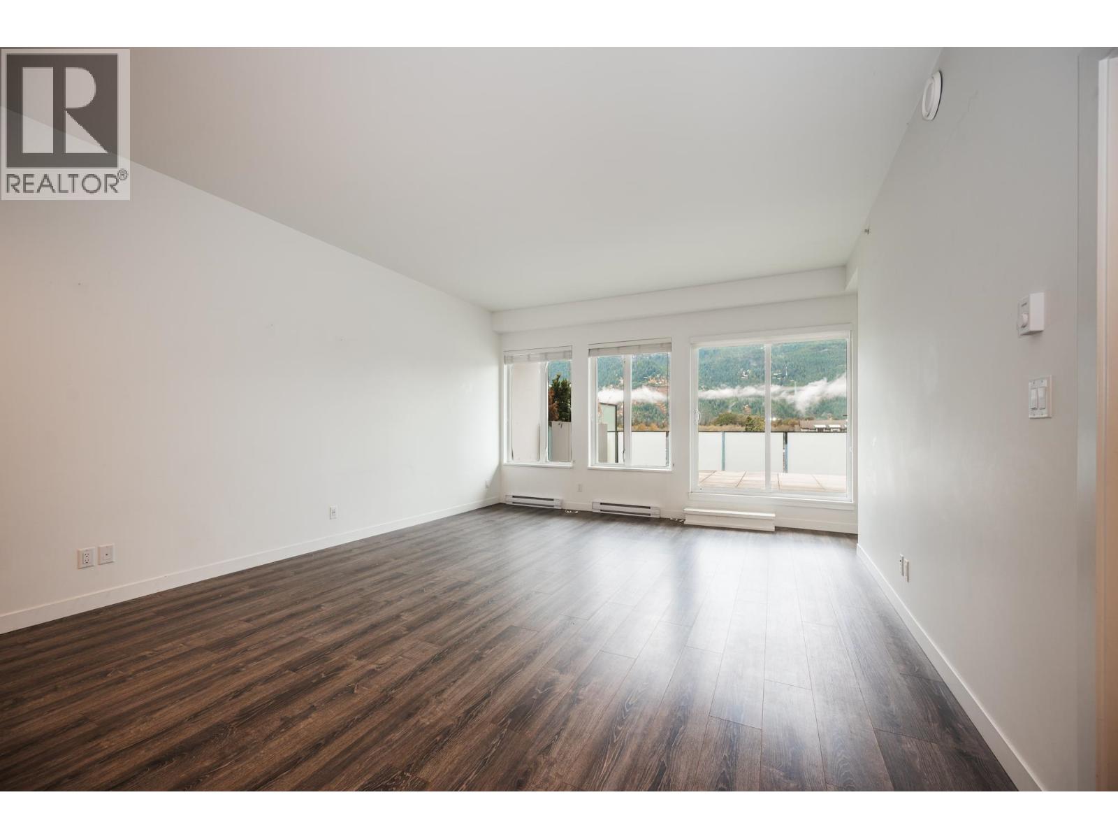 603 1365 Pemberton Avenue, Squamish, British Columbia  V8B 1B7 - Photo 2 - R3060430