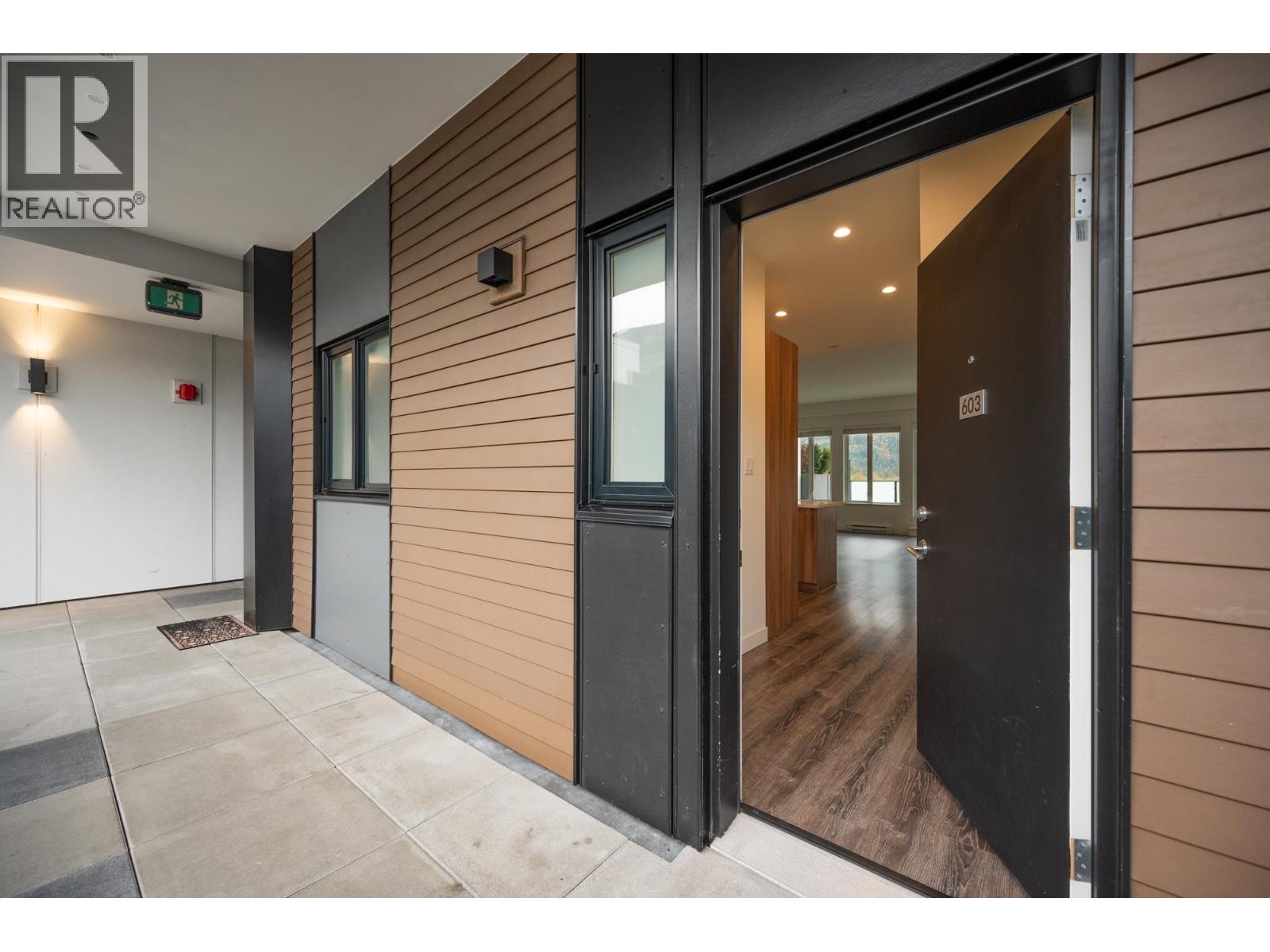 603 1365 Pemberton Avenue, Squamish, British Columbia  V8B 1B7 - Photo 34 - R3060430