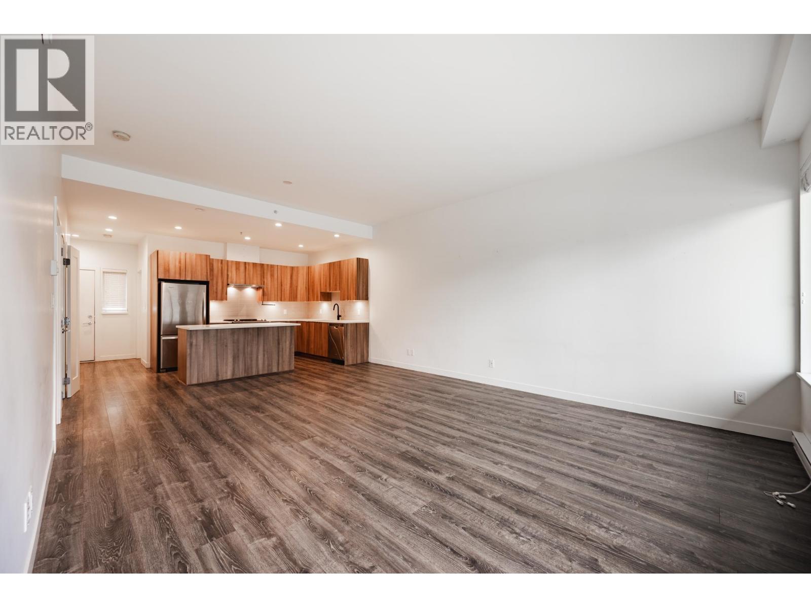 603 1365 Pemberton Avenue, Squamish, British Columbia  V8B 1B7 - Photo 4 - R3060430