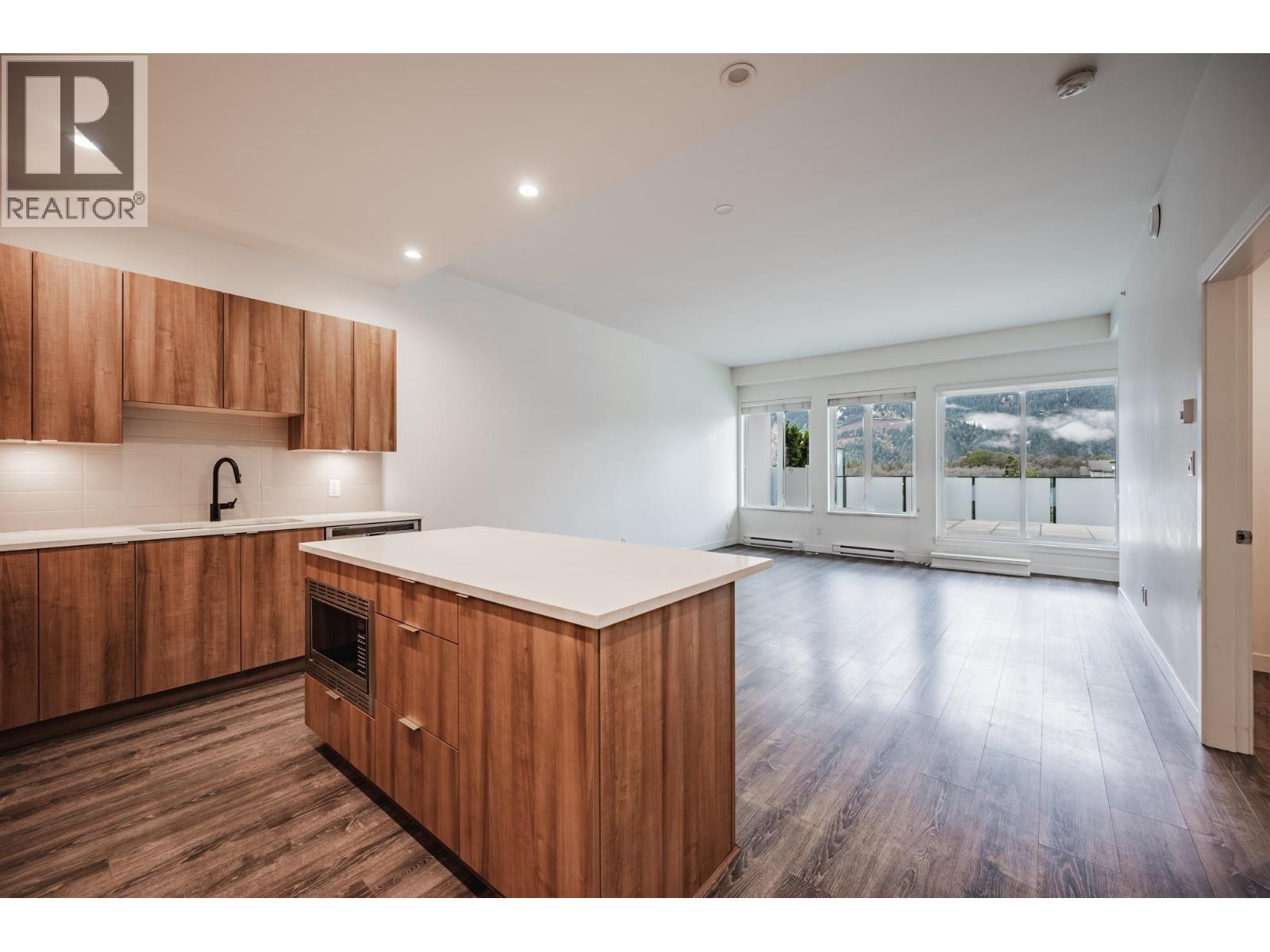603 1365 Pemberton Avenue, Squamish, British Columbia  V8B 1B7 - Photo 8 - R3060430