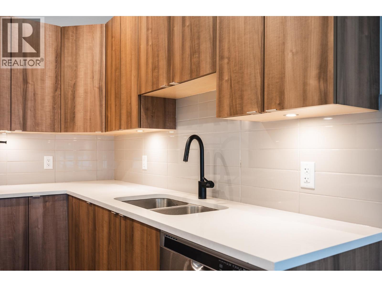 603 1365 Pemberton Avenue, Squamish, British Columbia  V8B 1B7 - Photo 9 - R3060430