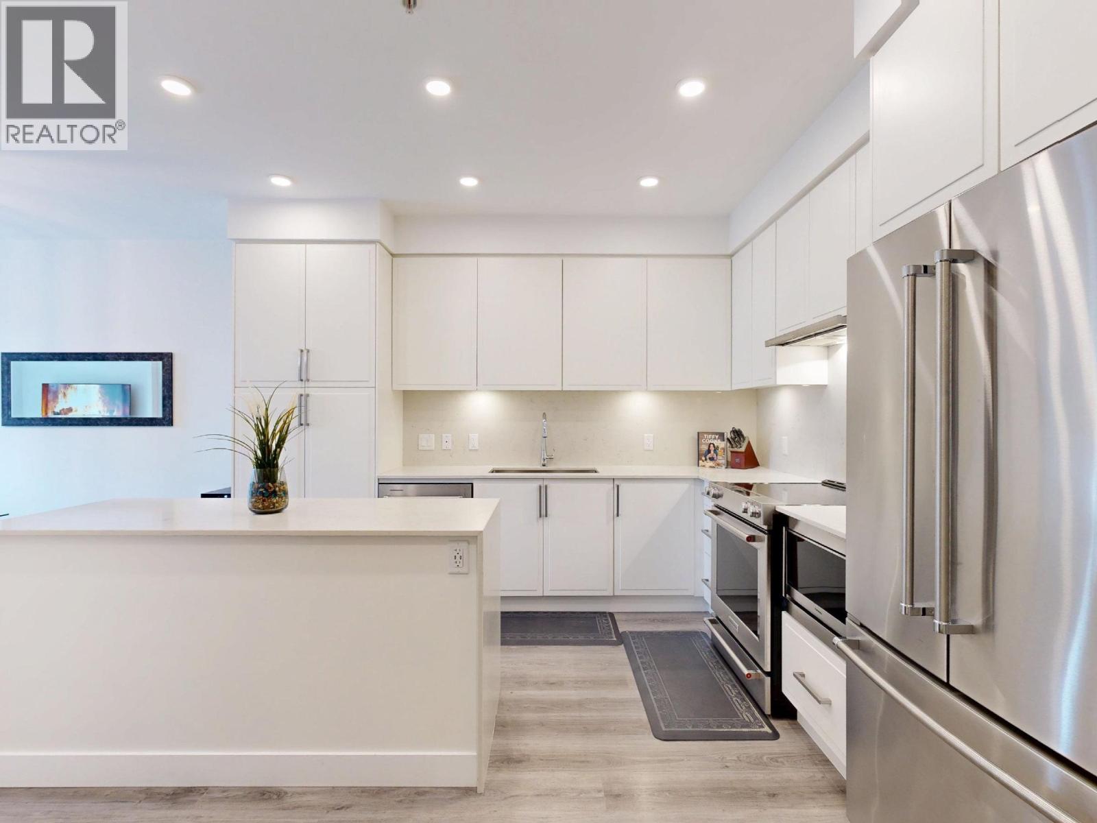 513 700 CLARKE ROAD, Coquitlam, British Columbia