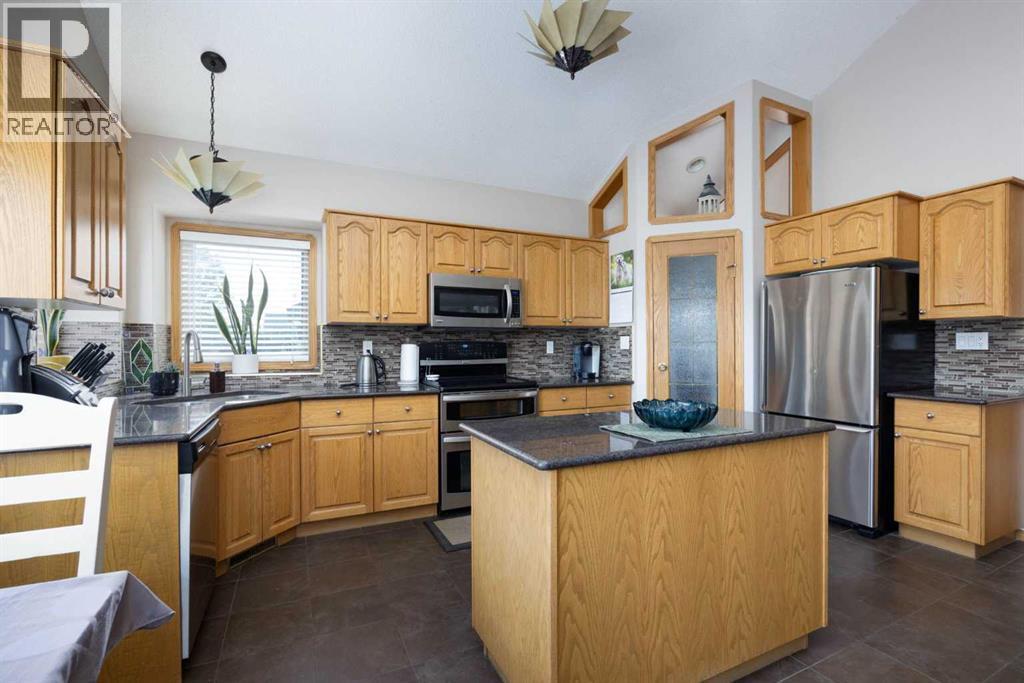 212 Bussieres Drive, Fort Mcmurray, Alberta  T9K 1T3 - Photo 11 - A2244710