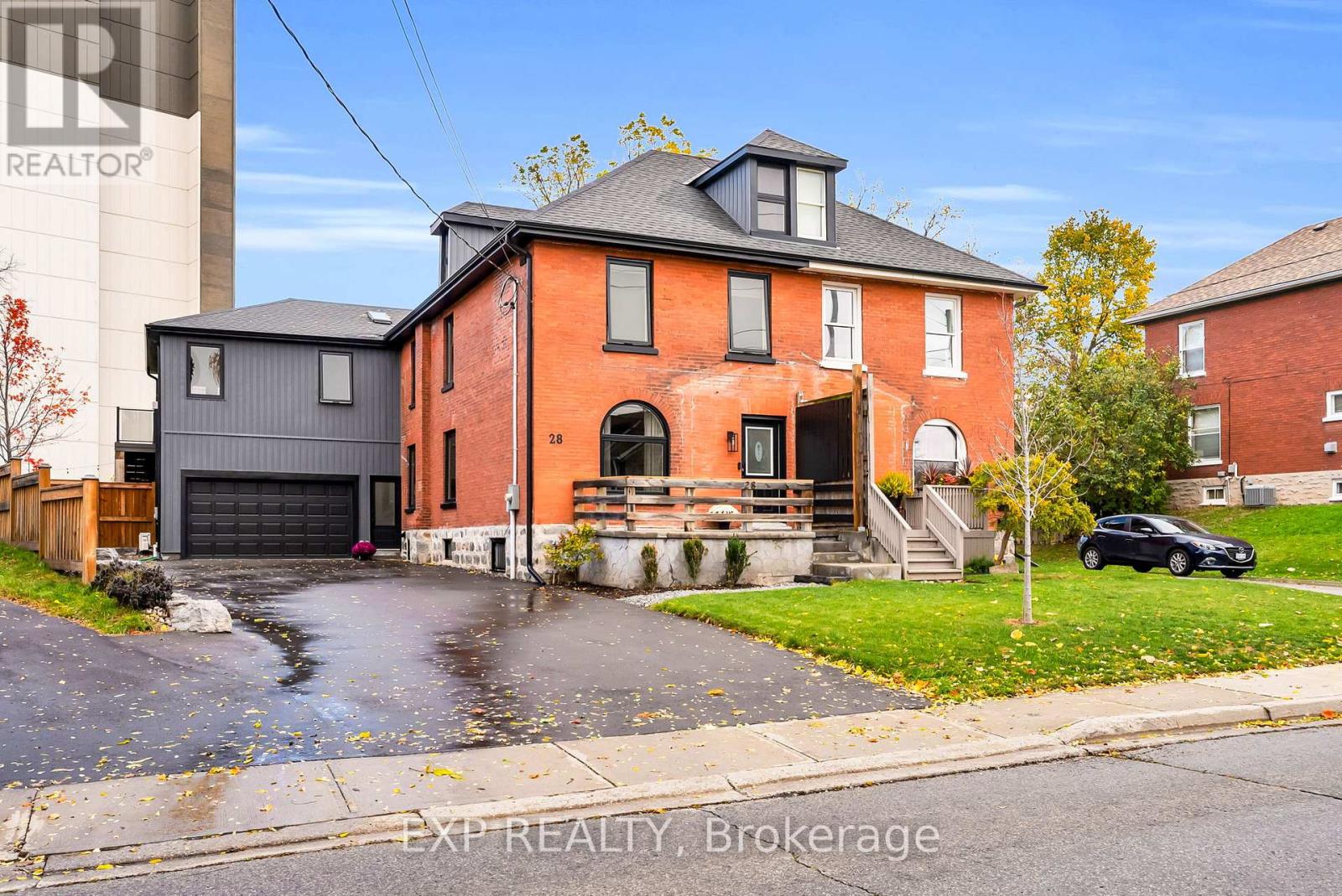 28 Elliott Street, Cambridge, Ontario  N1R 2J2 - Photo 2 - X12473978