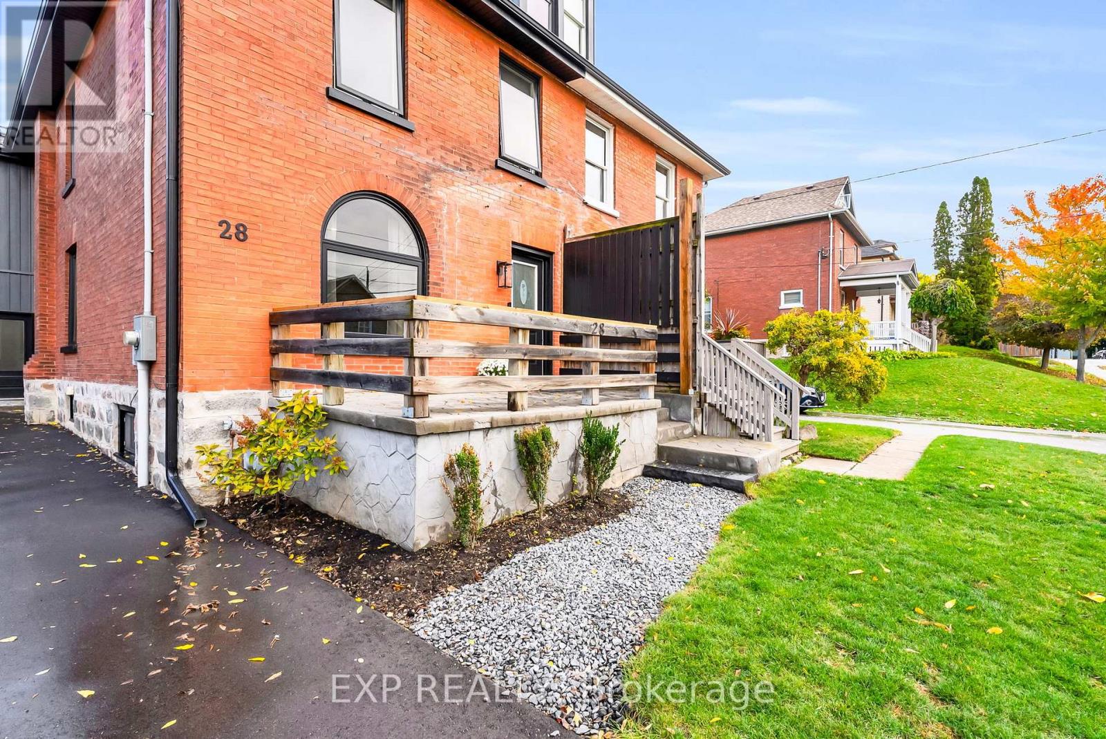 28 Elliott Street, Cambridge, Ontario  N1R 2J2 - Photo 4 - X12473978