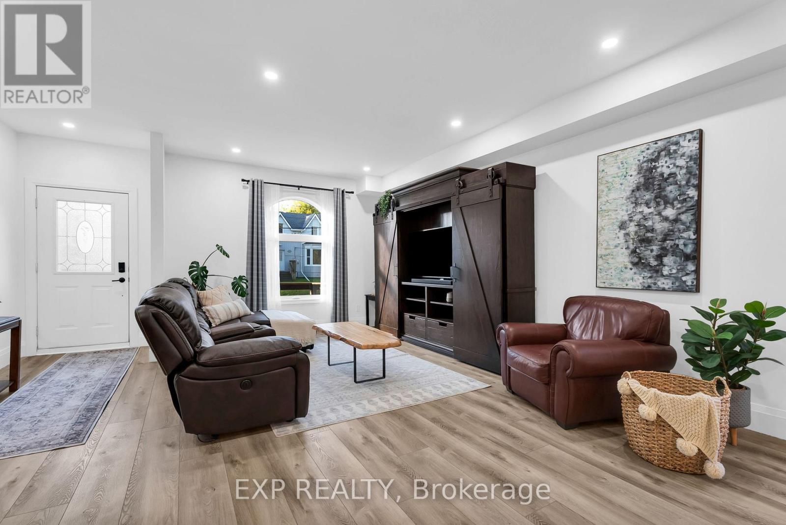 28 Elliott Street, Cambridge, Ontario  N1R 2J2 - Photo 6 - X12473978