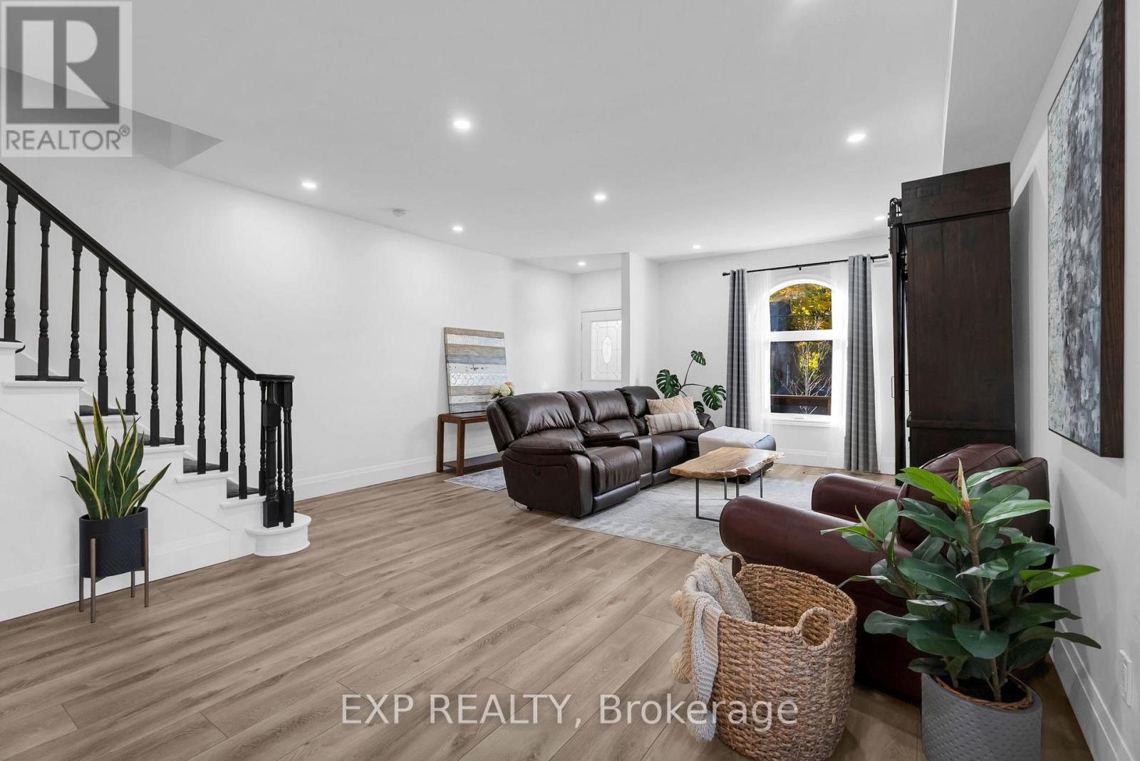 28 Elliott Street, Cambridge, Ontario  N1R 2J2 - Photo 7 - X12473978
