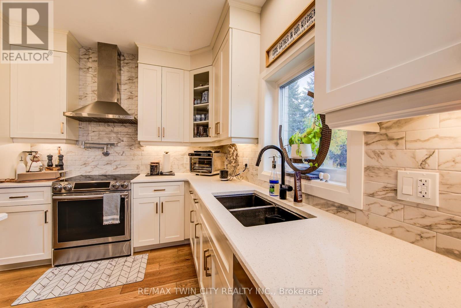 928 Chapel Hill Court S, Kitchener, Ontario  N2R 0P4 - Photo 11 - X12473985