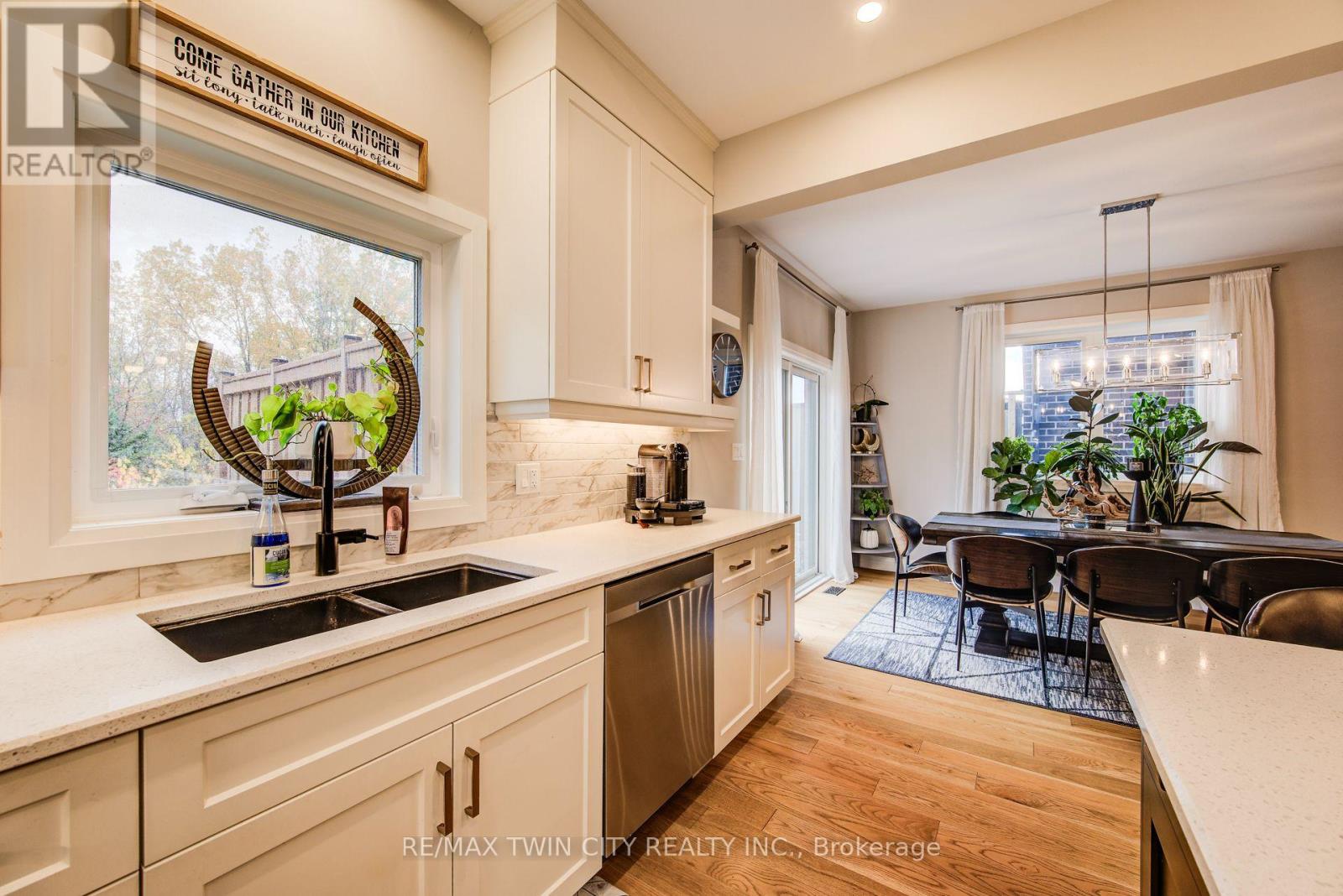 928 Chapel Hill Court S, Kitchener, Ontario  N2R 0P4 - Photo 14 - X12473985