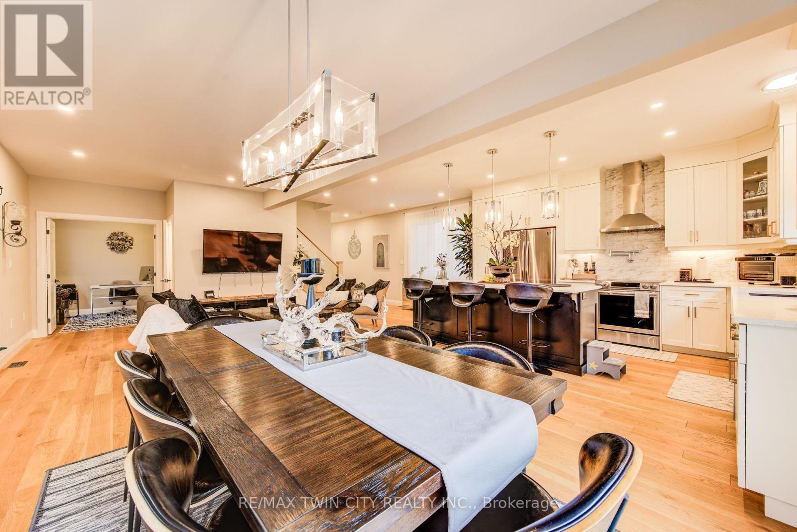 928 Chapel Hill Court S, Kitchener, Ontario  N2R 0P4 - Photo 17 - X12473985