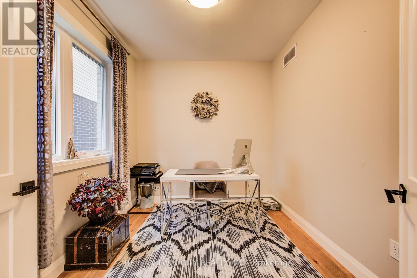 928 Chapel Hill Court S, Kitchener, Ontario  N2R 0P4 - Photo 18 - X12473985