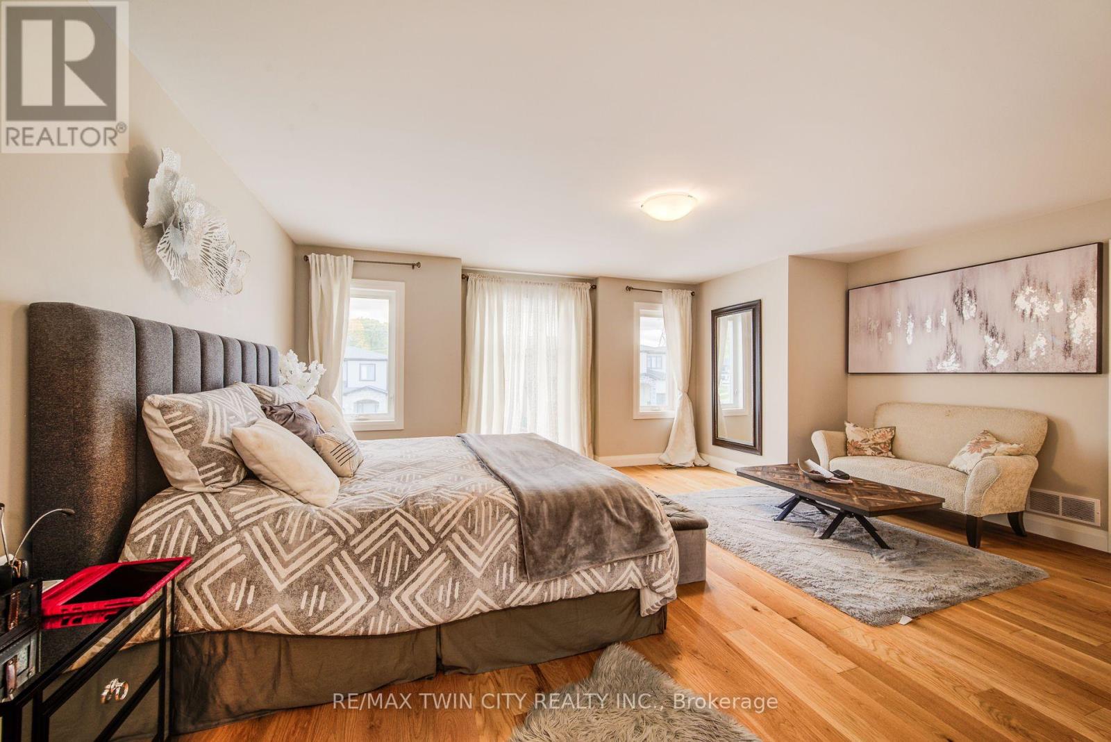 928 Chapel Hill Court S, Kitchener, Ontario  N2R 0P4 - Photo 22 - X12473985