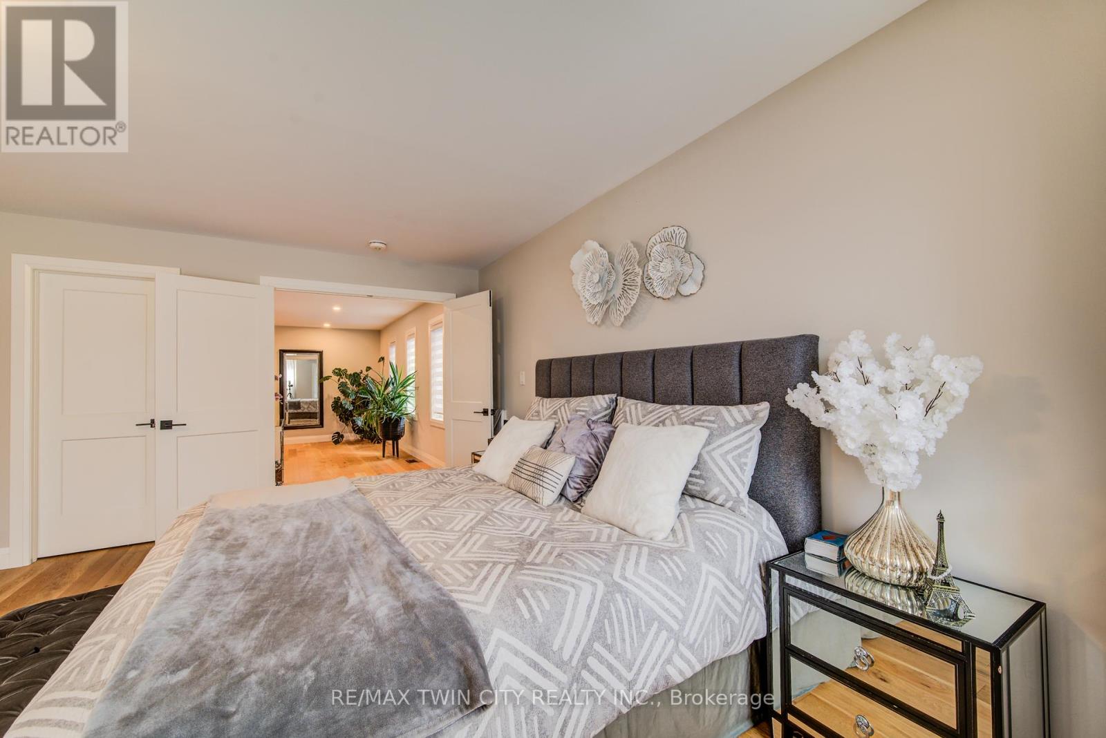 928 Chapel Hill Court S, Kitchener, Ontario  N2R 0P4 - Photo 24 - X12473985