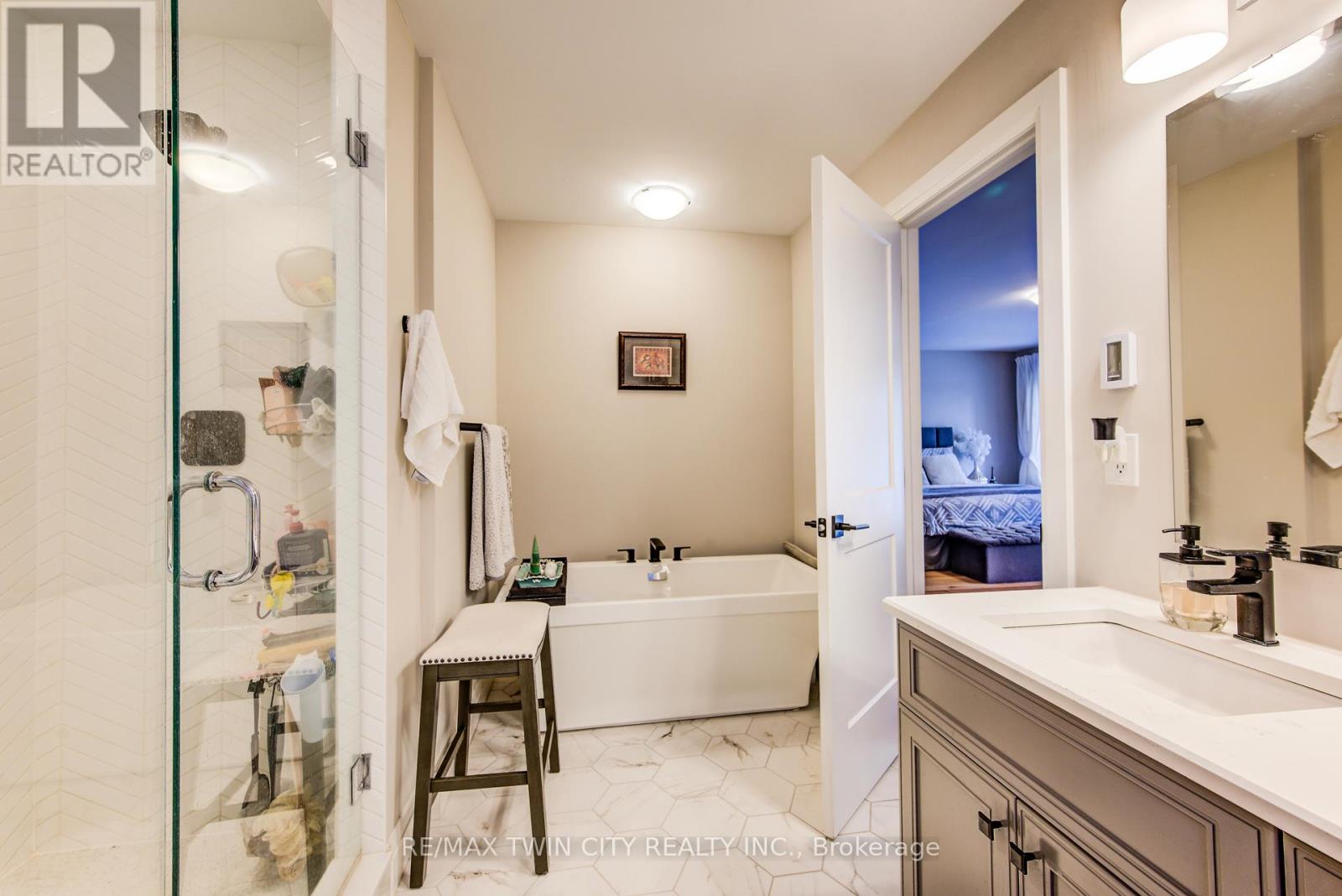 928 Chapel Hill Court S, Kitchener, Ontario  N2R 0P4 - Photo 27 - X12473985