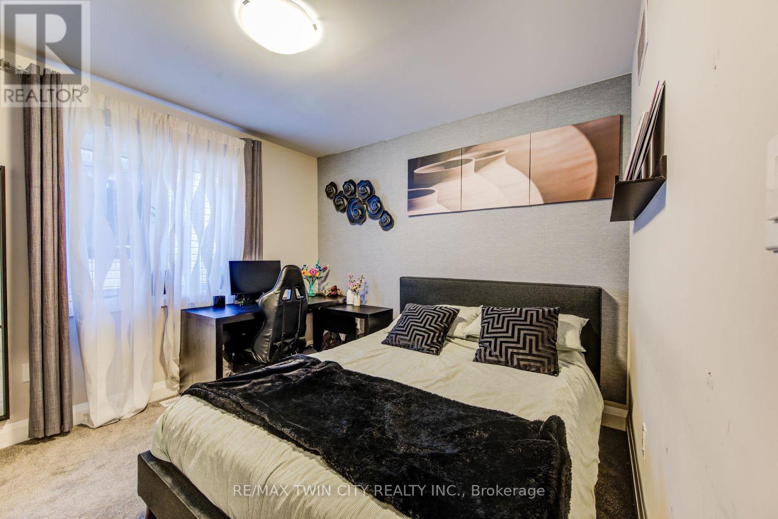 928 Chapel Hill Court S, Kitchener, Ontario  N2R 0P4 - Photo 29 - X12473985