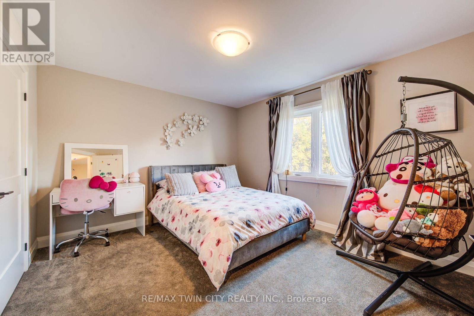 928 Chapel Hill Court S, Kitchener, Ontario  N2R 0P4 - Photo 32 - X12473985