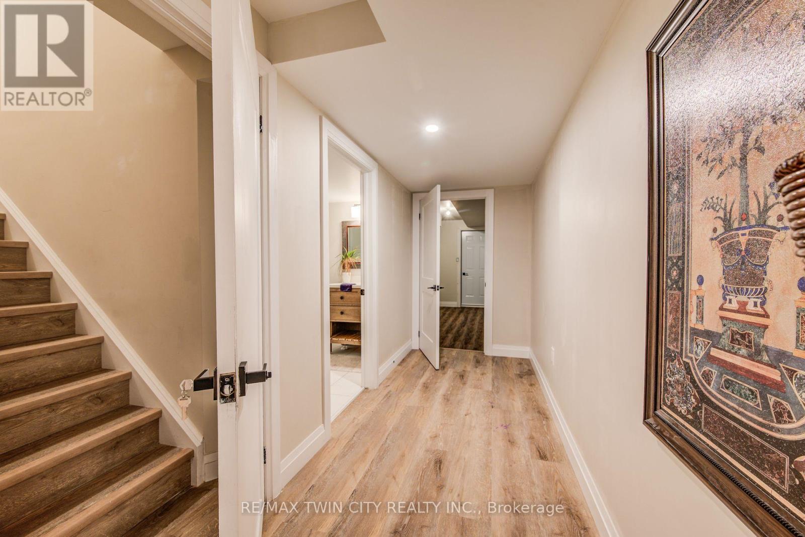 928 Chapel Hill Court S, Kitchener, Ontario  N2R 0P4 - Photo 33 - X12473985