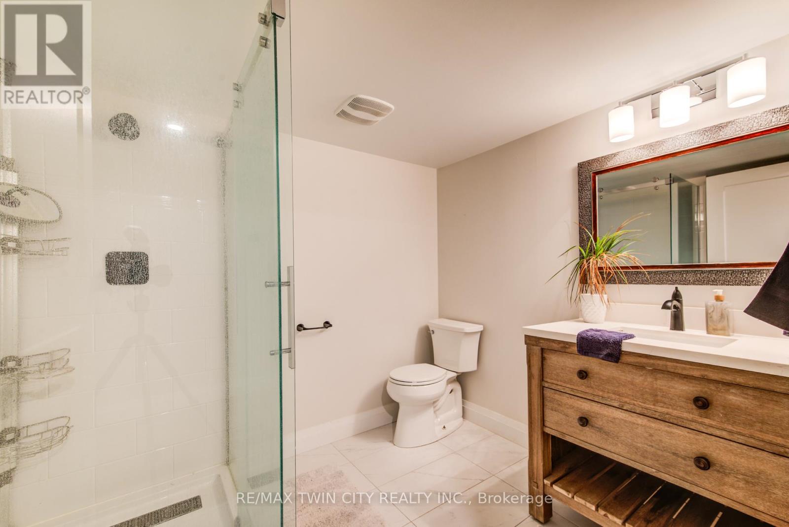 928 Chapel Hill Court S, Kitchener, Ontario  N2R 0P4 - Photo 34 - X12473985