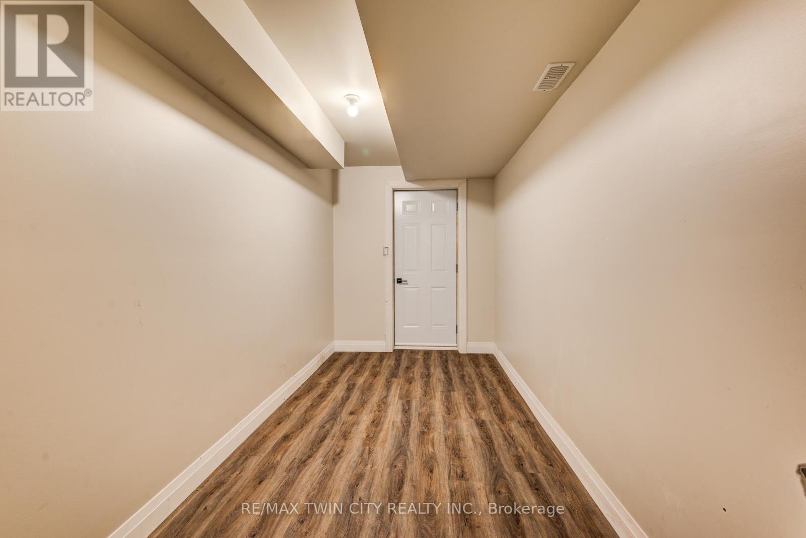 928 Chapel Hill Court S, Kitchener, Ontario  N2R 0P4 - Photo 35 - X12473985