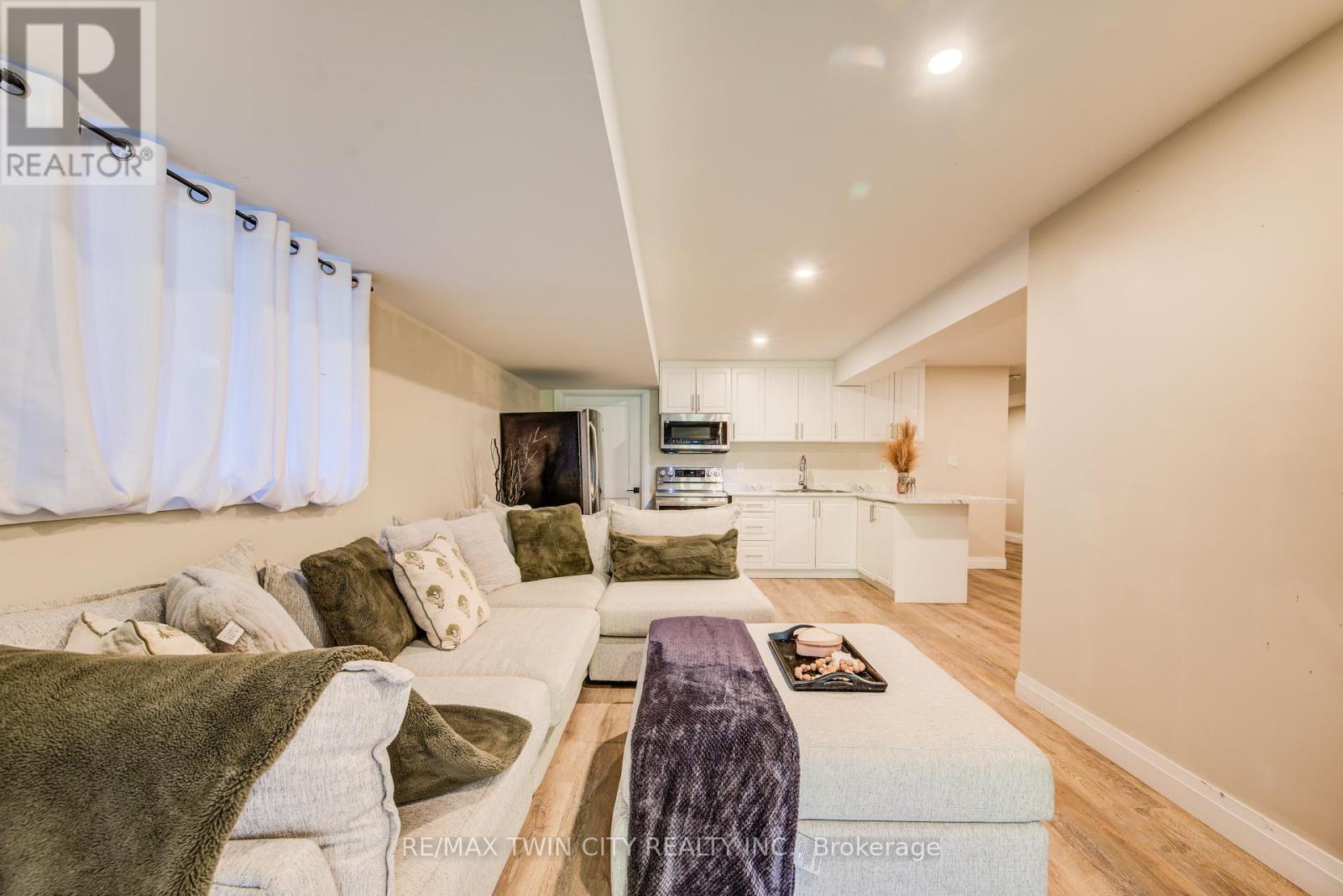 928 Chapel Hill Court S, Kitchener, Ontario  N2R 0P4 - Photo 40 - X12473985
