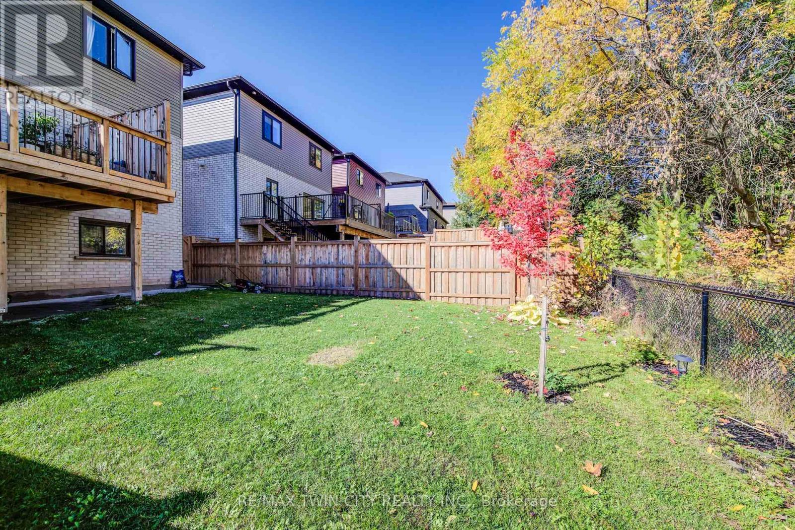 928 Chapel Hill Court S, Kitchener, Ontario  N2R 0P4 - Photo 44 - X12473985
