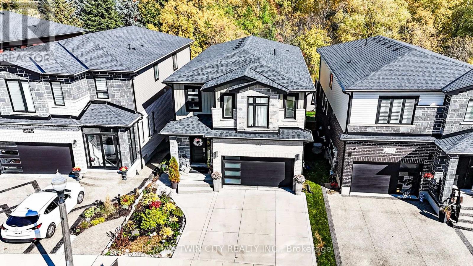 928 Chapel Hill Court S, Kitchener, Ontario  N2R 0P4 - Photo 45 - X12473985