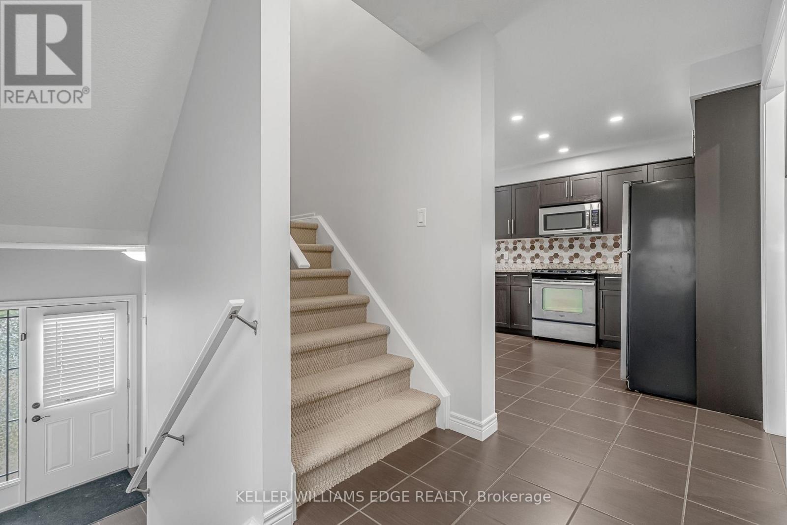 19 Oakes Crescent, Guelph, Ontario  N1E 0J6 - Photo 6 - X12474006