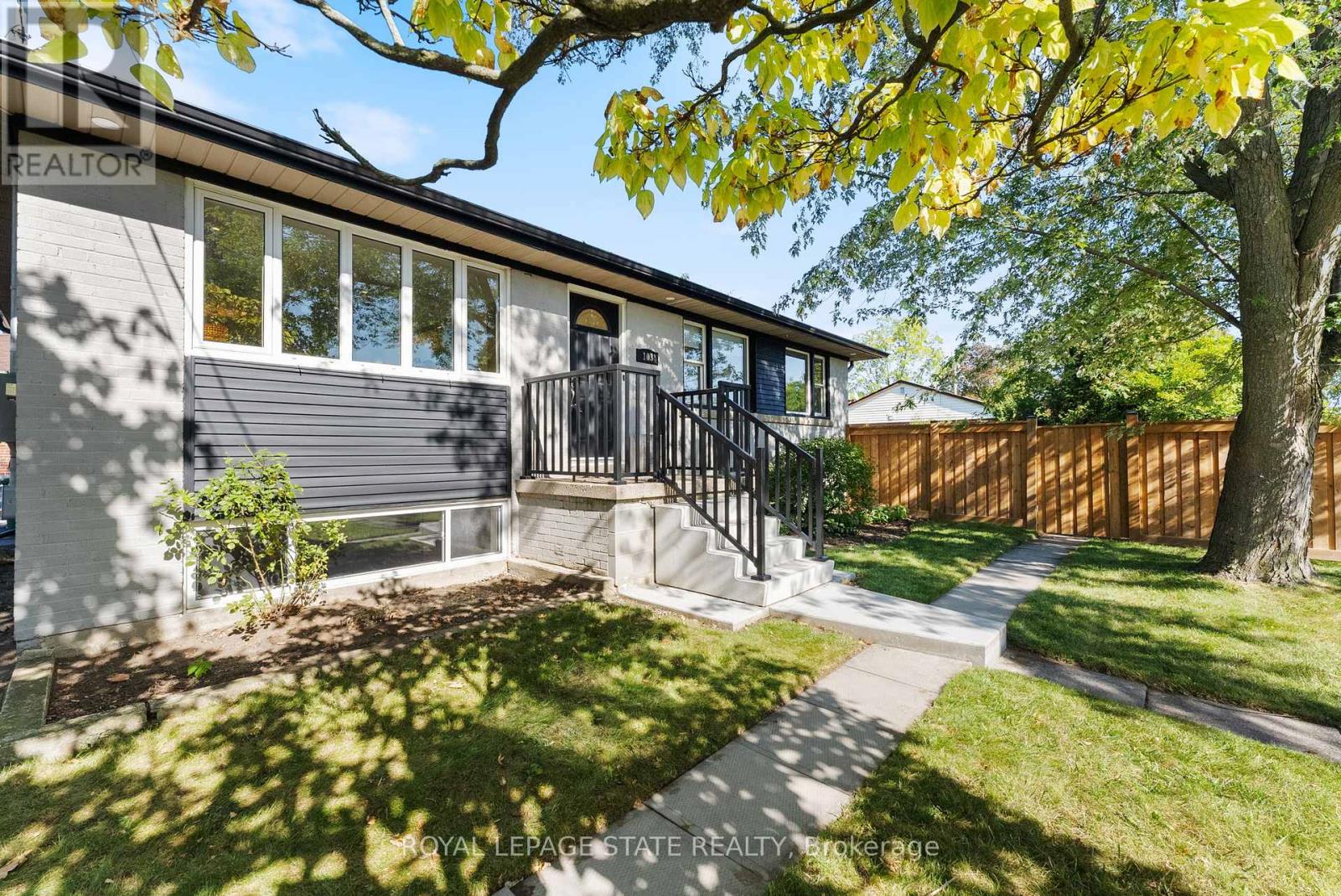 103 Wise Crescent, Hamilton, Ontario  L8T 2L7 - Photo 5 - X12474017