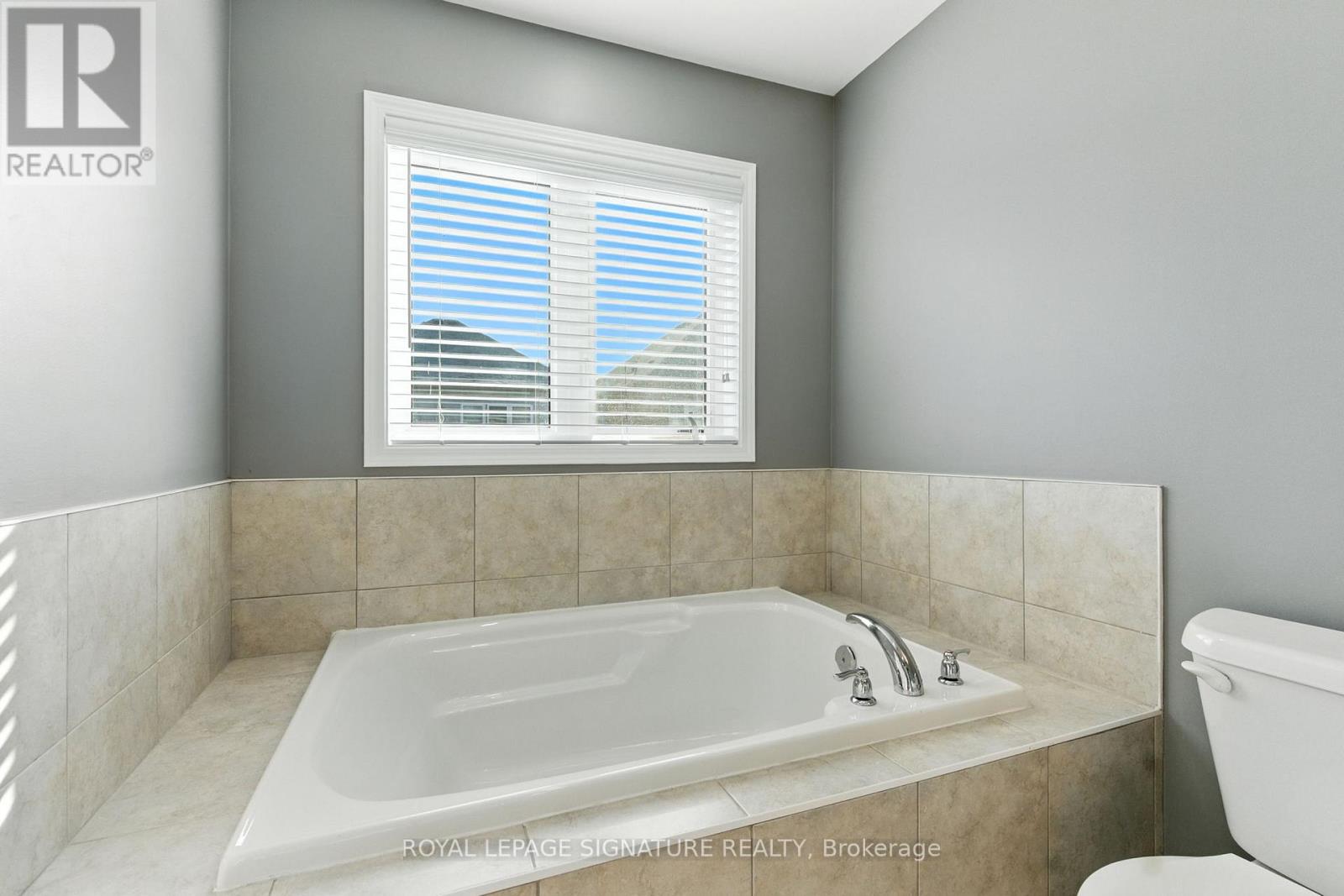 16 Froggy Drive, Thorold, Ontario  L3B 0G9 - Photo 17 - X12474043