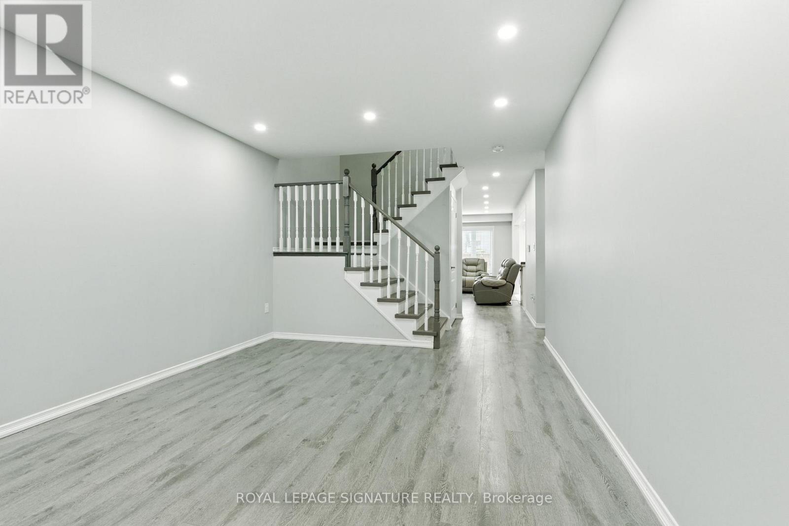 16 Froggy Drive, Thorold, Ontario  L3B 0G9 - Photo 4 - X12474043