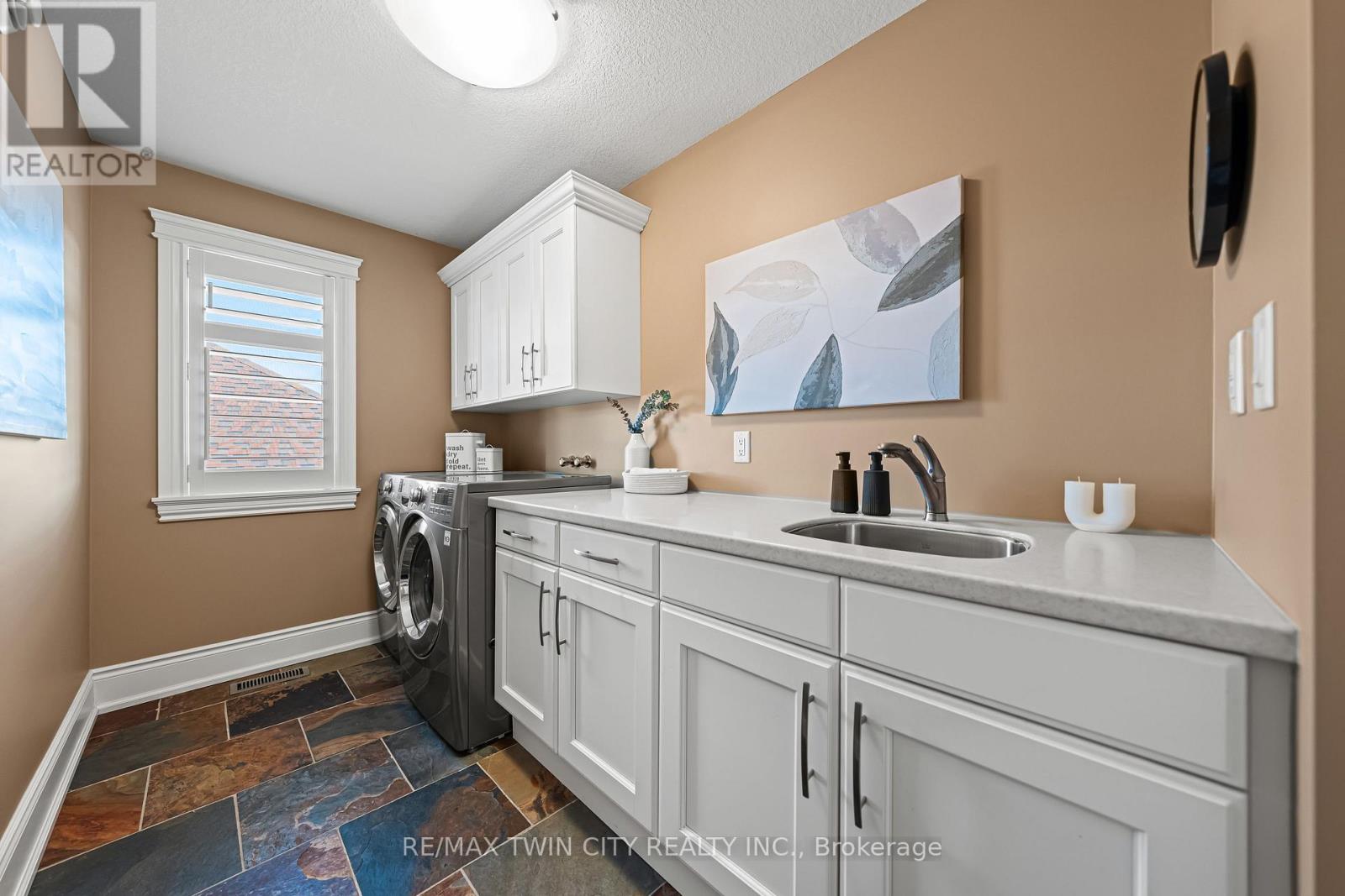 541 Falconridge Crescent, Kitchener, Ontario  N2K 4J2 - Photo 37 - X12474044