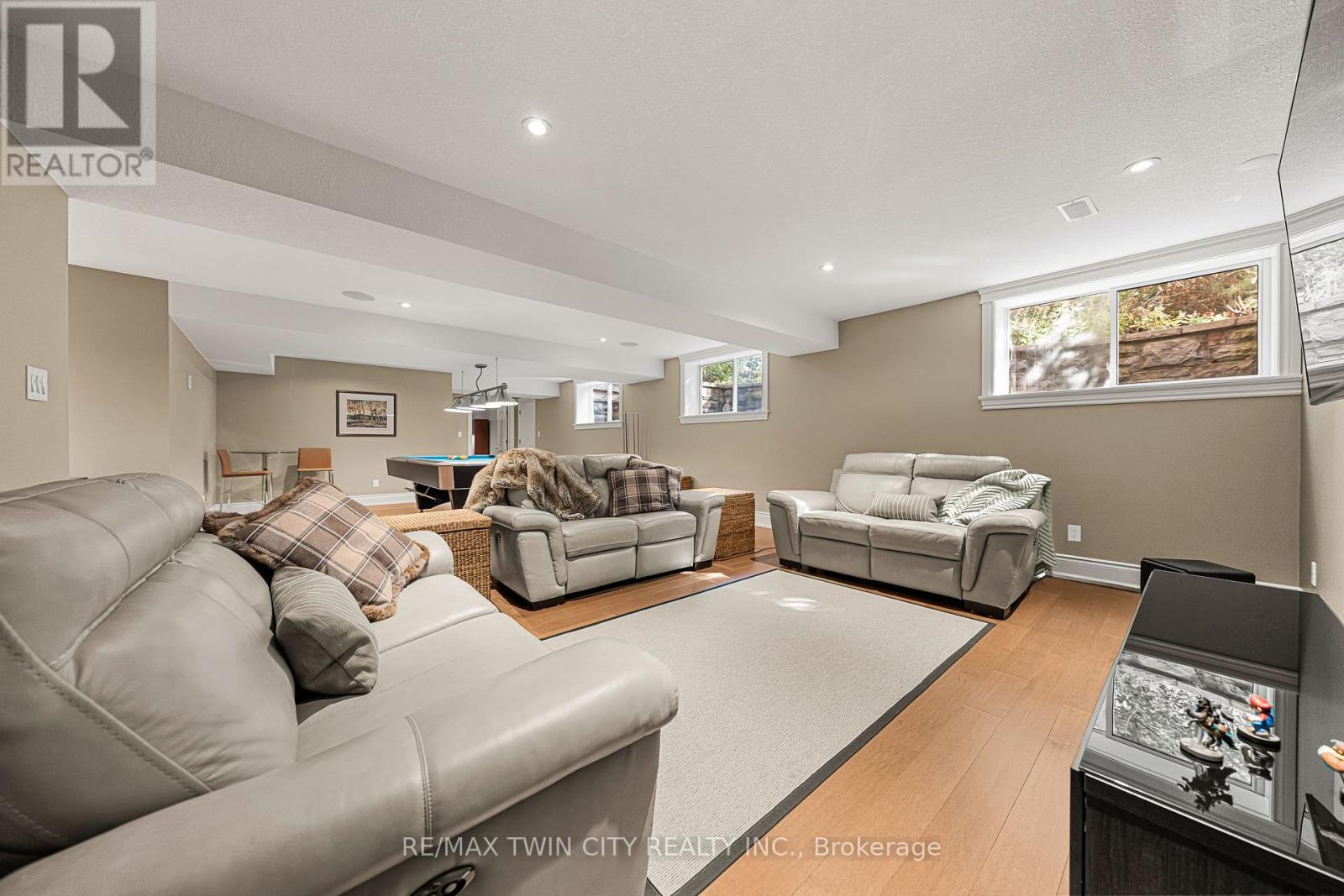 541 Falconridge Crescent, Kitchener, Ontario  N2K 4J2 - Photo 40 - X12474044